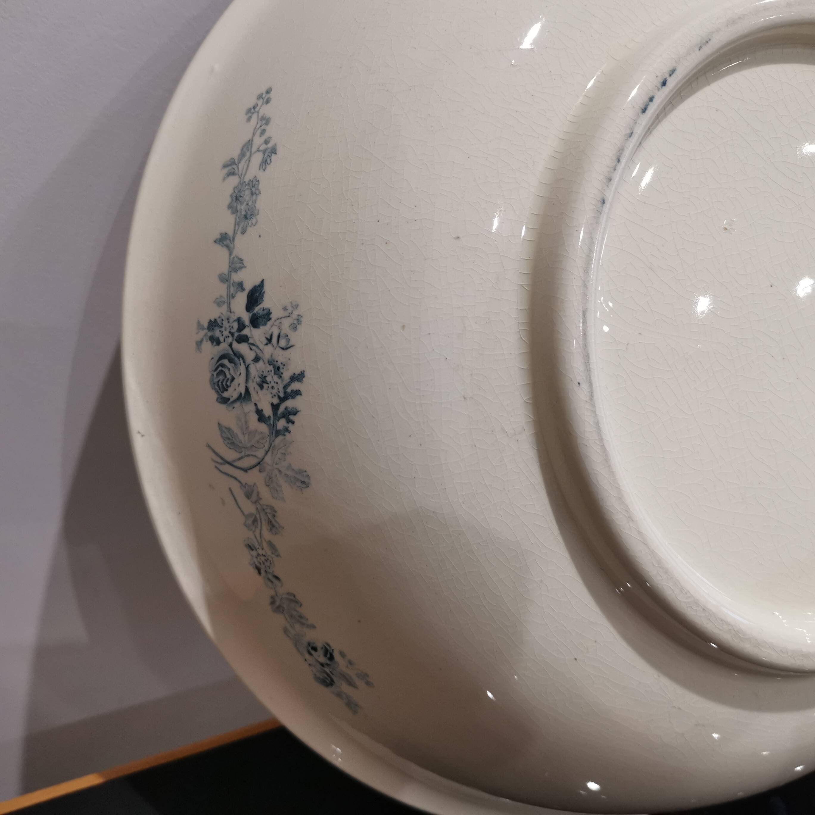 Old dish/ Terre De Fer basin Choisy-le-Roi E. Bourgeois