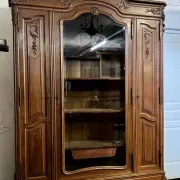 Bibliothéque Style Louis XV Rocaille en noyer sculpté