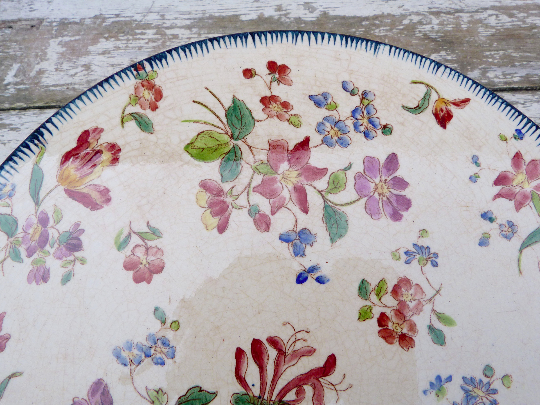 Large old dish in faience Longchamp iron earth Chevrefeuille Flowers