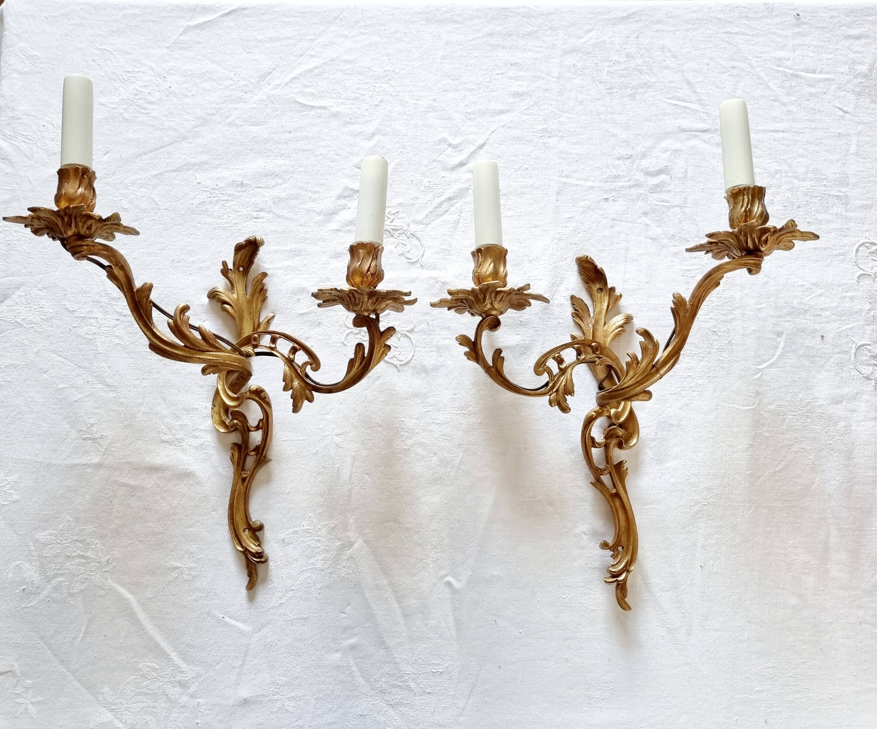 Pair of vintage French wall sconces in bronze, Louis XV Rococo style.