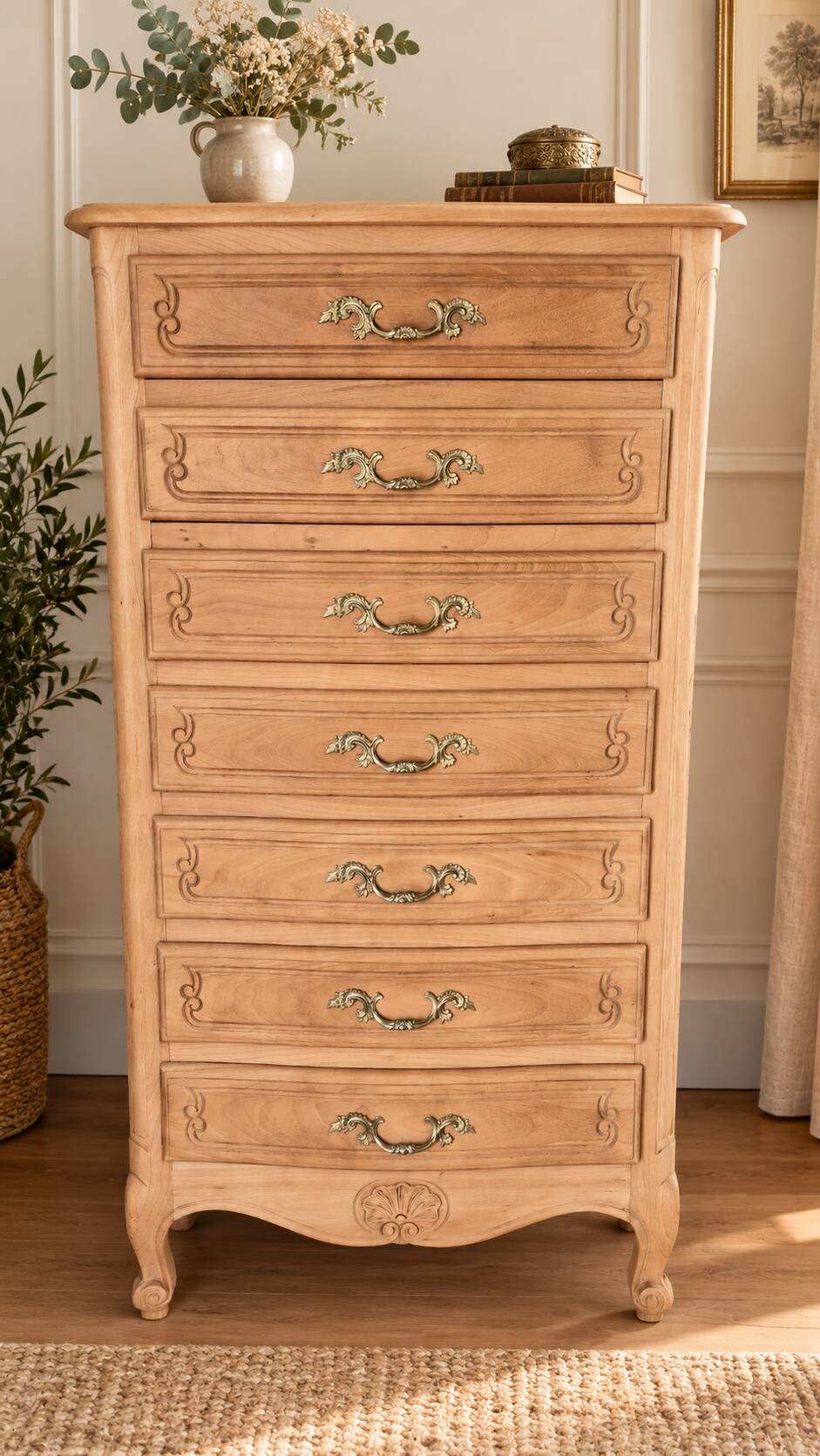 Solid wood chest of drawers