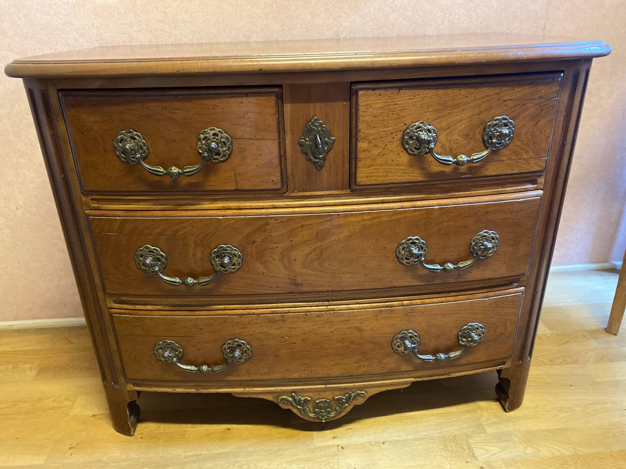 Louis XIV style chest of drawers in cherry, 4 drawers. Perfect condition.