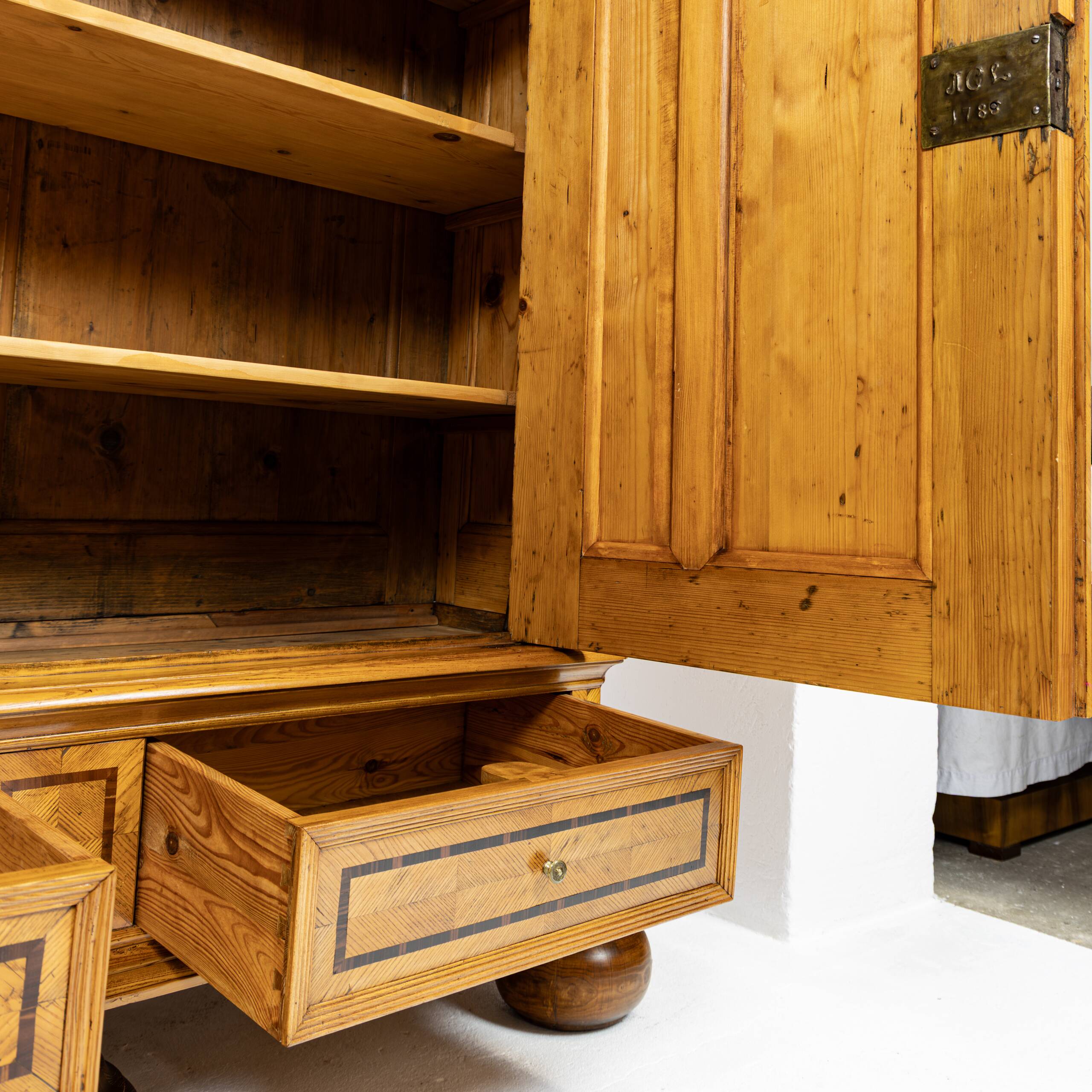 18th-century baroque wardrobe in ash - Elbląg