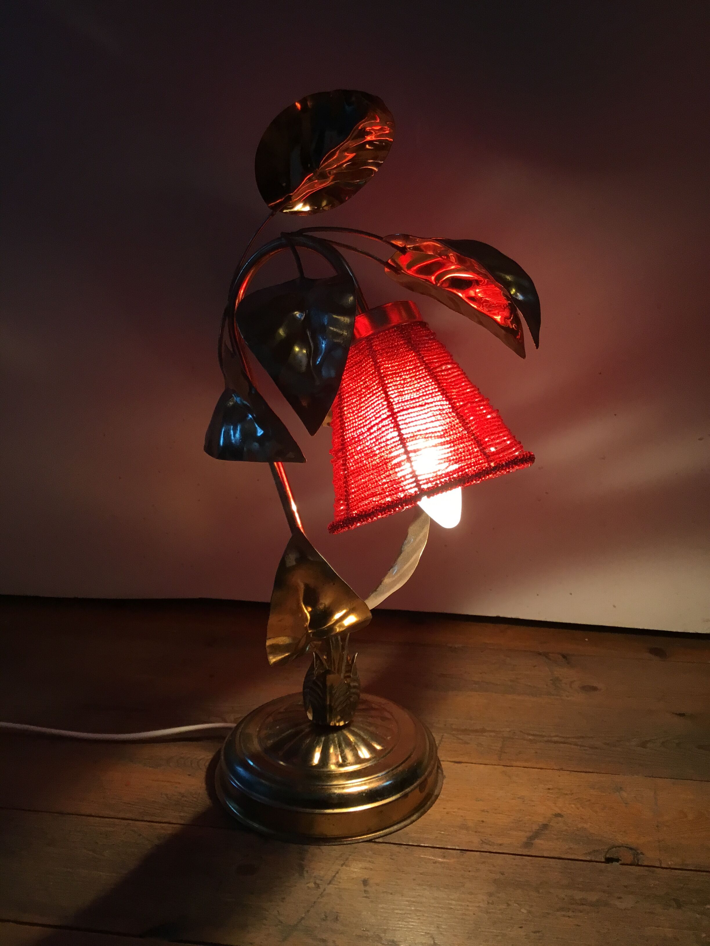 Floor lamp in gold metal