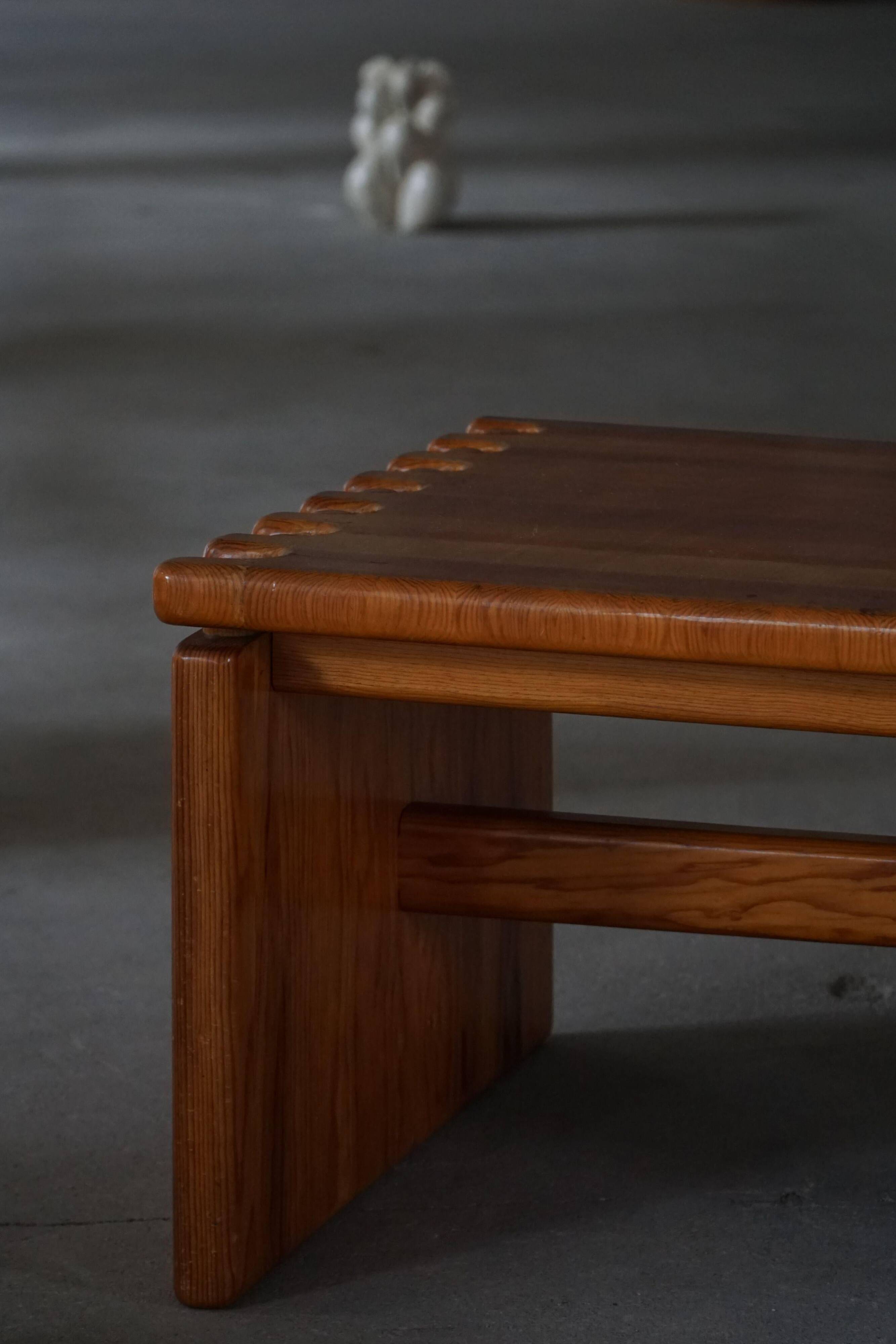 Large rectangular coffee table in solid pine from the mid-century, Danish modern, 1960s.