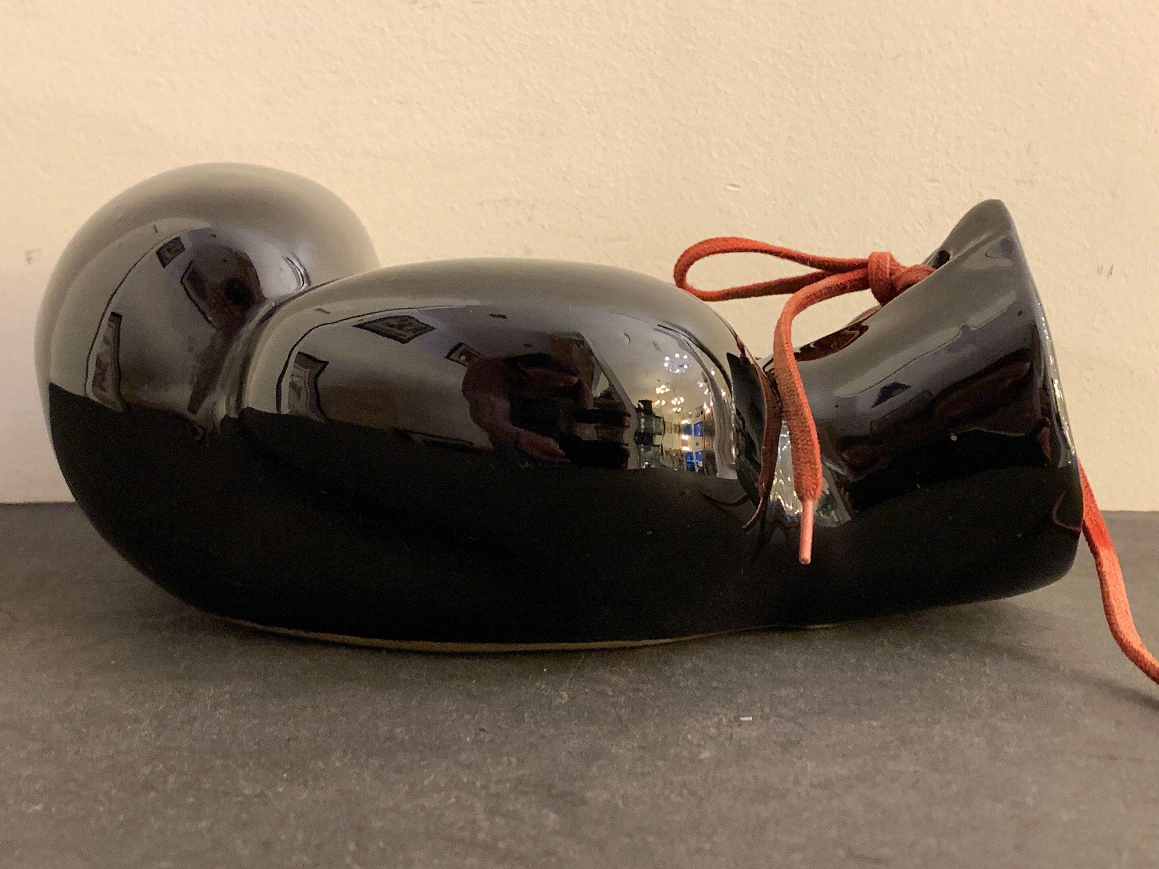Ashtray or empty pocket in black ceramic, boxing glove JC. Peire, 1970