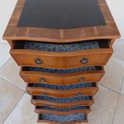 Louis XVI style chest of drawers in wood and cherry veneer