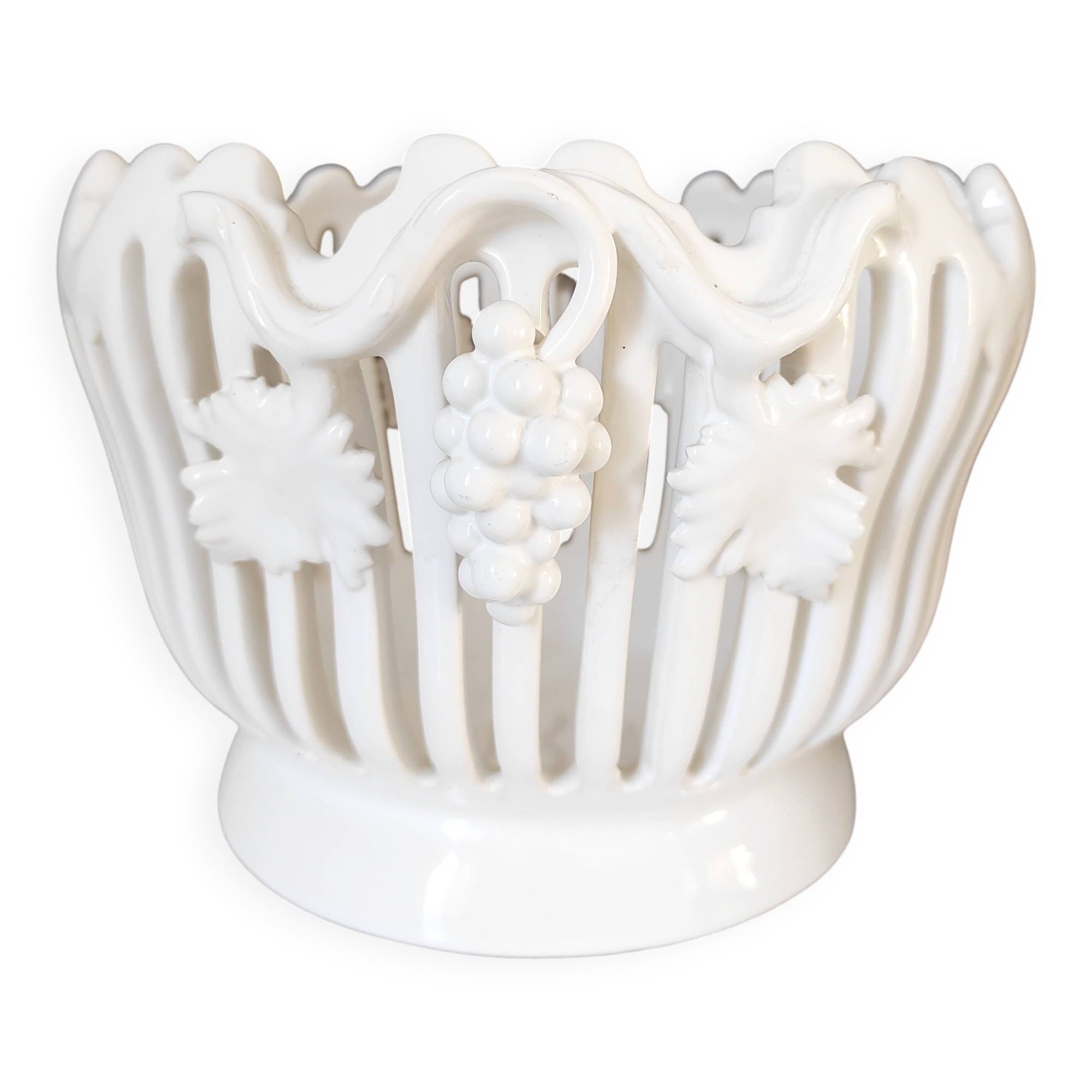 Openwork earthenware fruit bowl with grape decoration