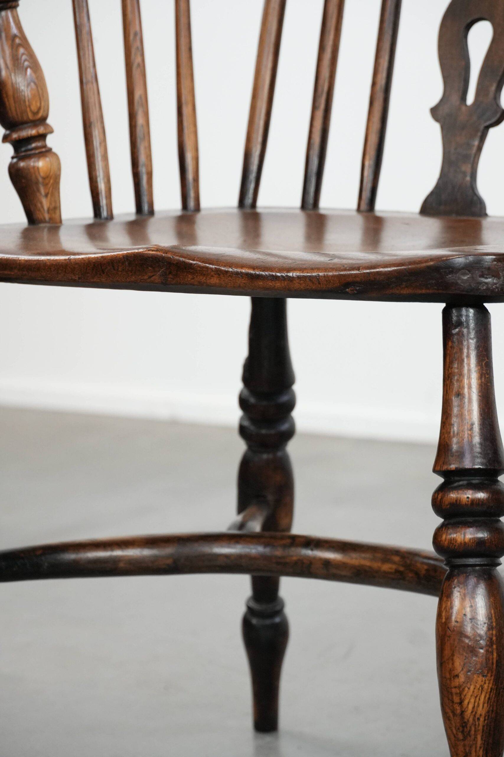 English antique set of 2 Windsor chairs with character, beautiful colouring