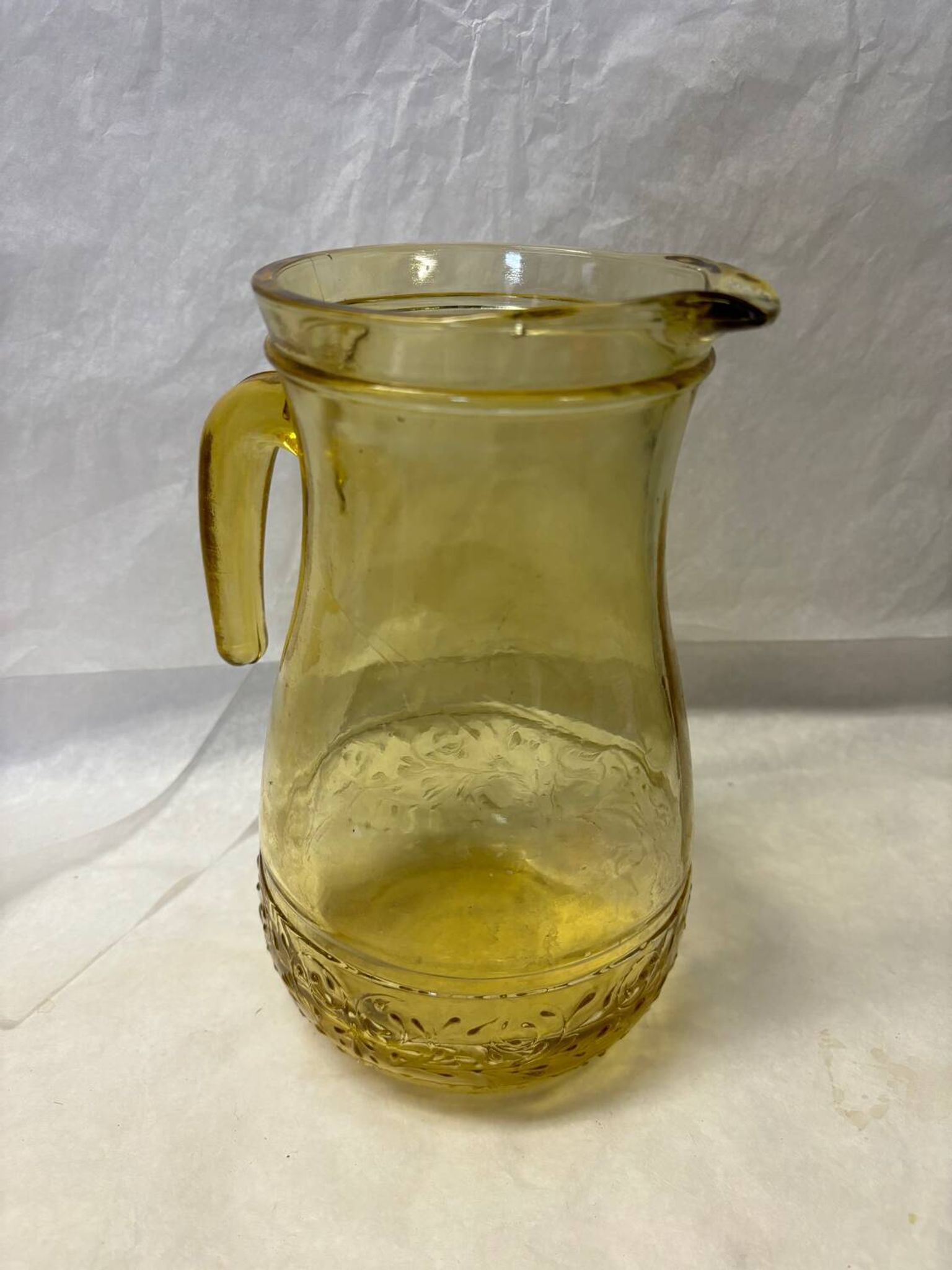 Carafe en verre ambré