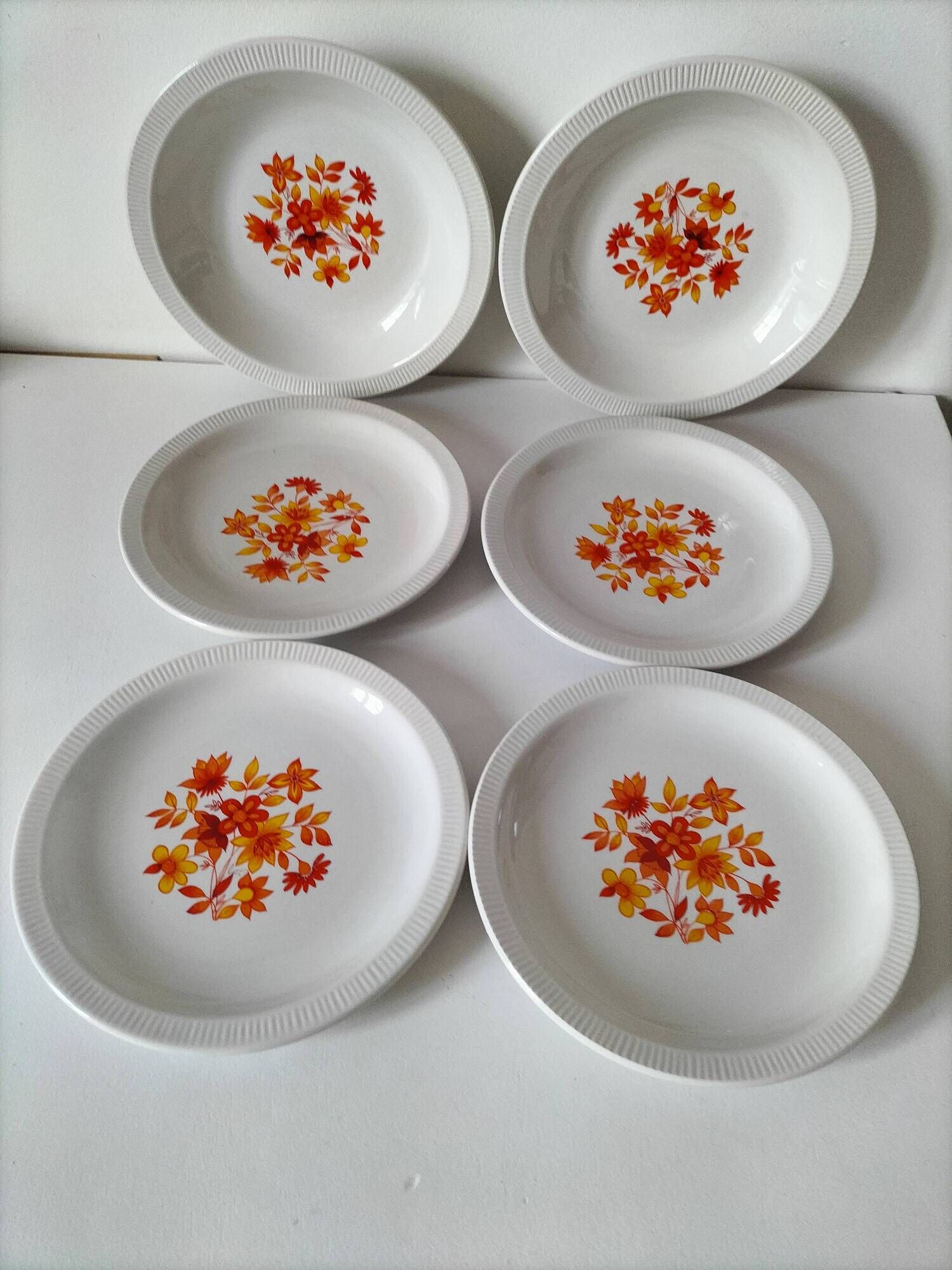 6 flower power plates from the 70s