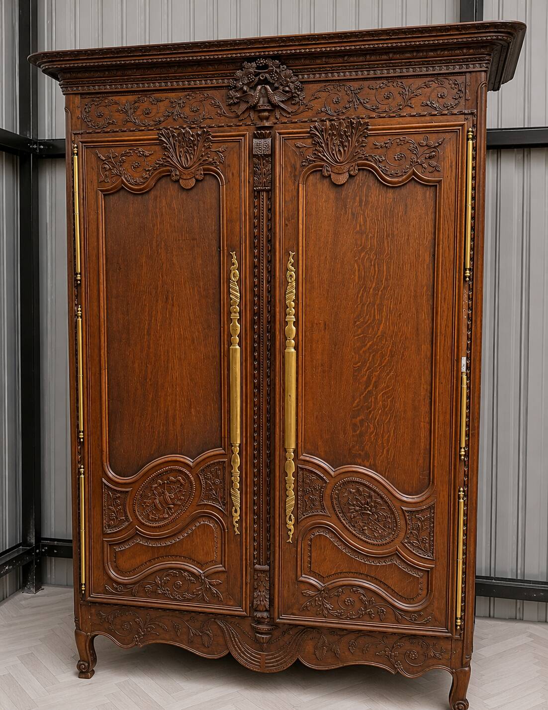 Grande armoire Normande sculptée – époque Louis XV - XVIIIe siècle