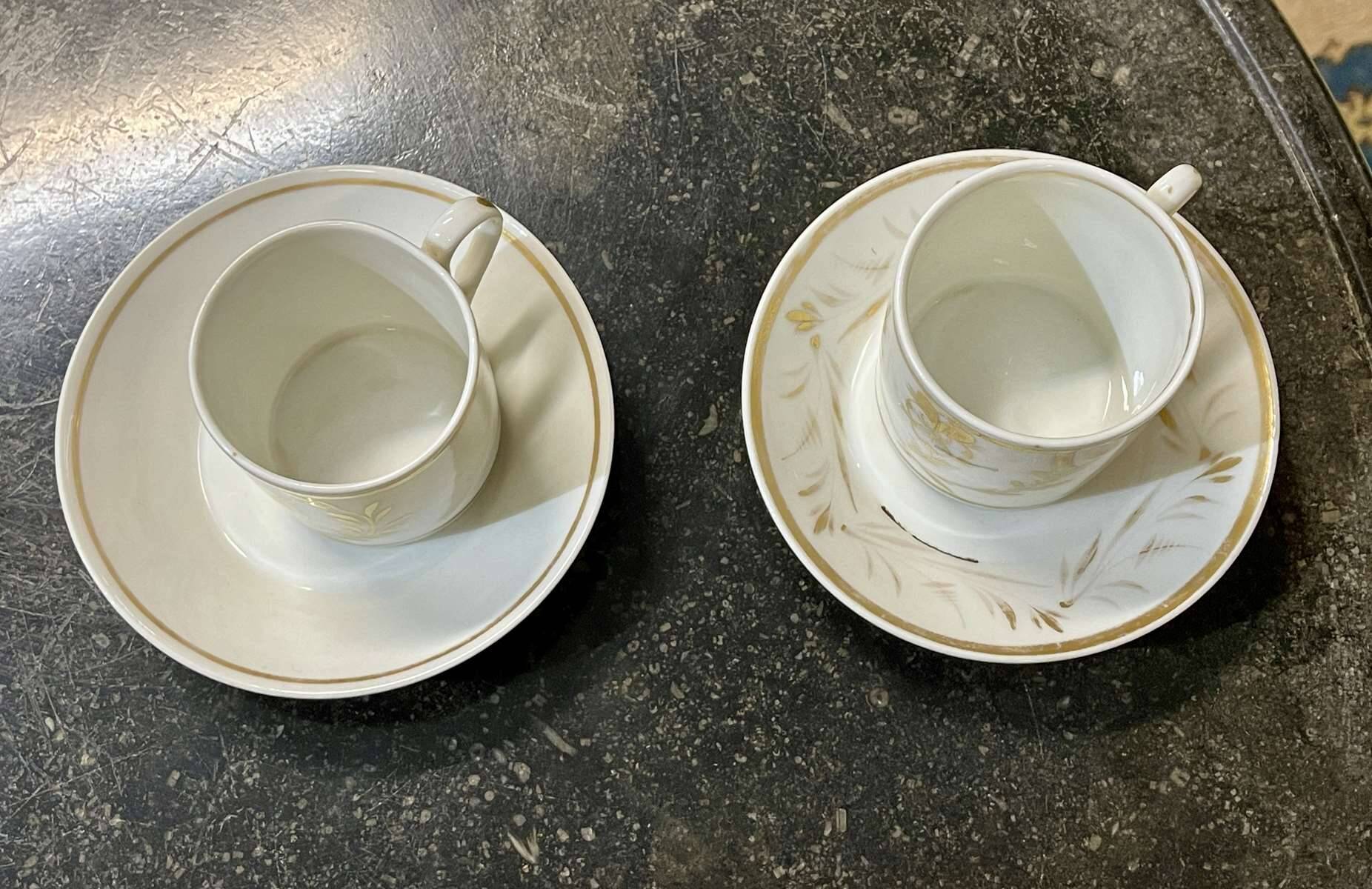 Set of 4 cups and saucers from the early 19th century in Paris porcelain