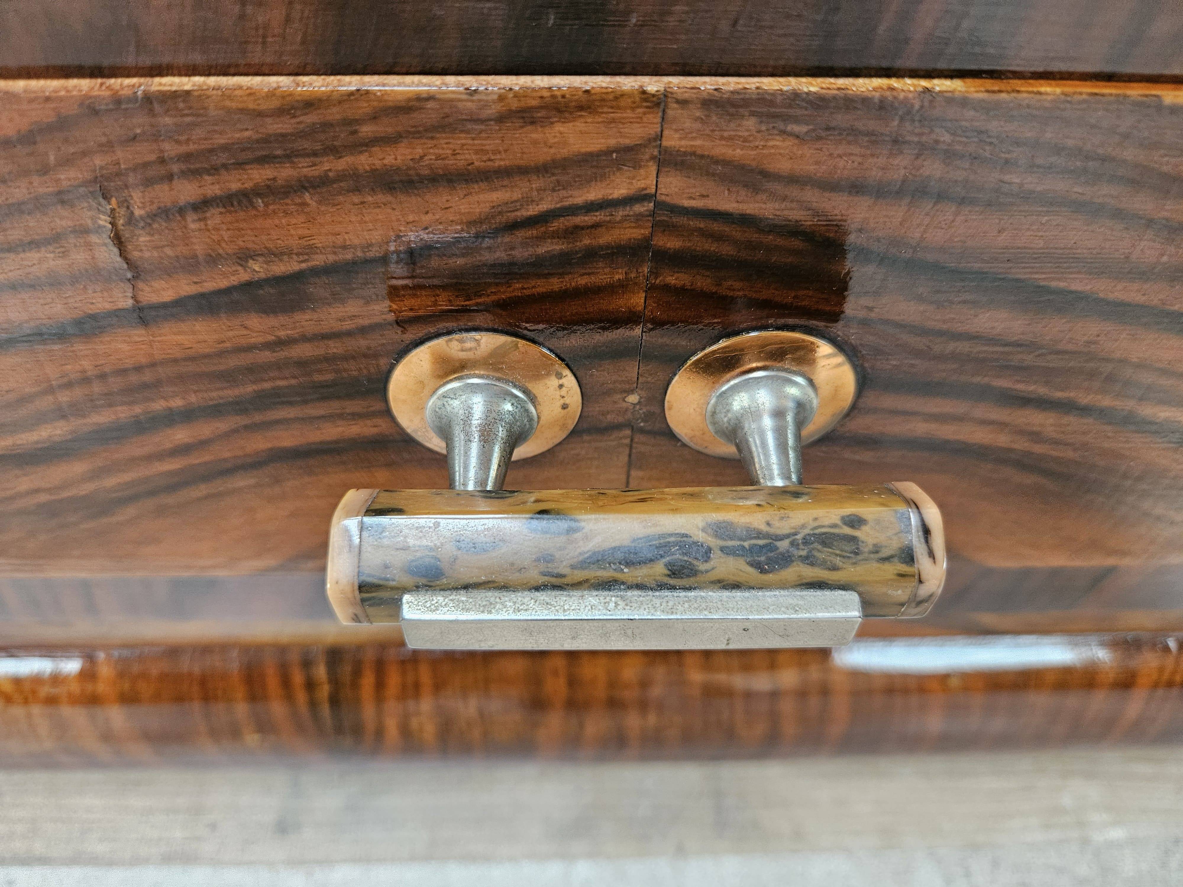 Art Déco Vanity Table in Nutwood with Mirror, Italian Design, 1940s