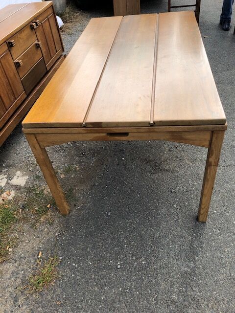 Scandinavian table with extensions