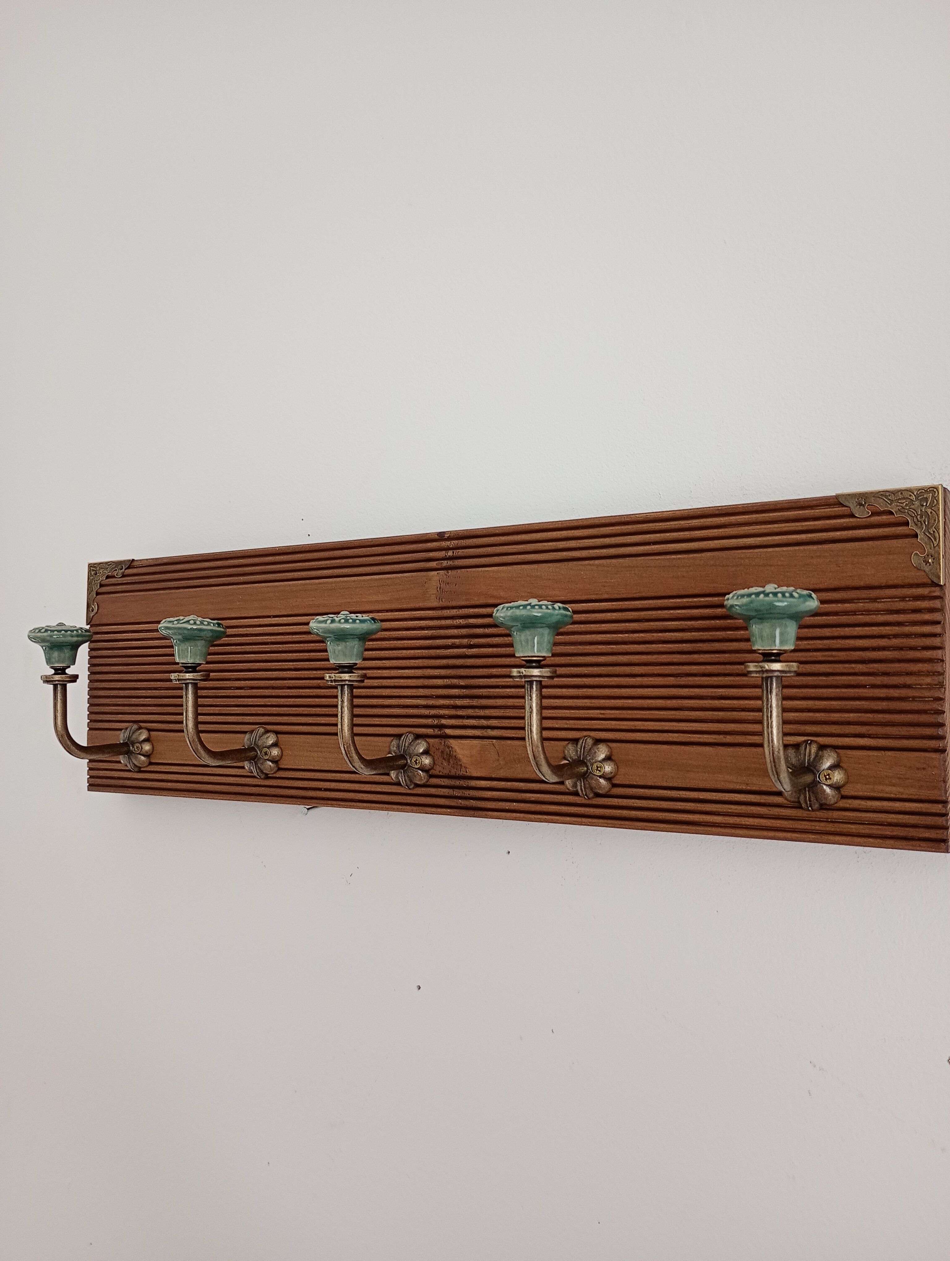 Wall-mounted coat rack 50 cm – 5 ceramic hooks in vintage style green