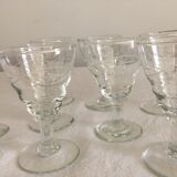 Suite de 8 verres à liqueur 1930  verre soufflé gravé
