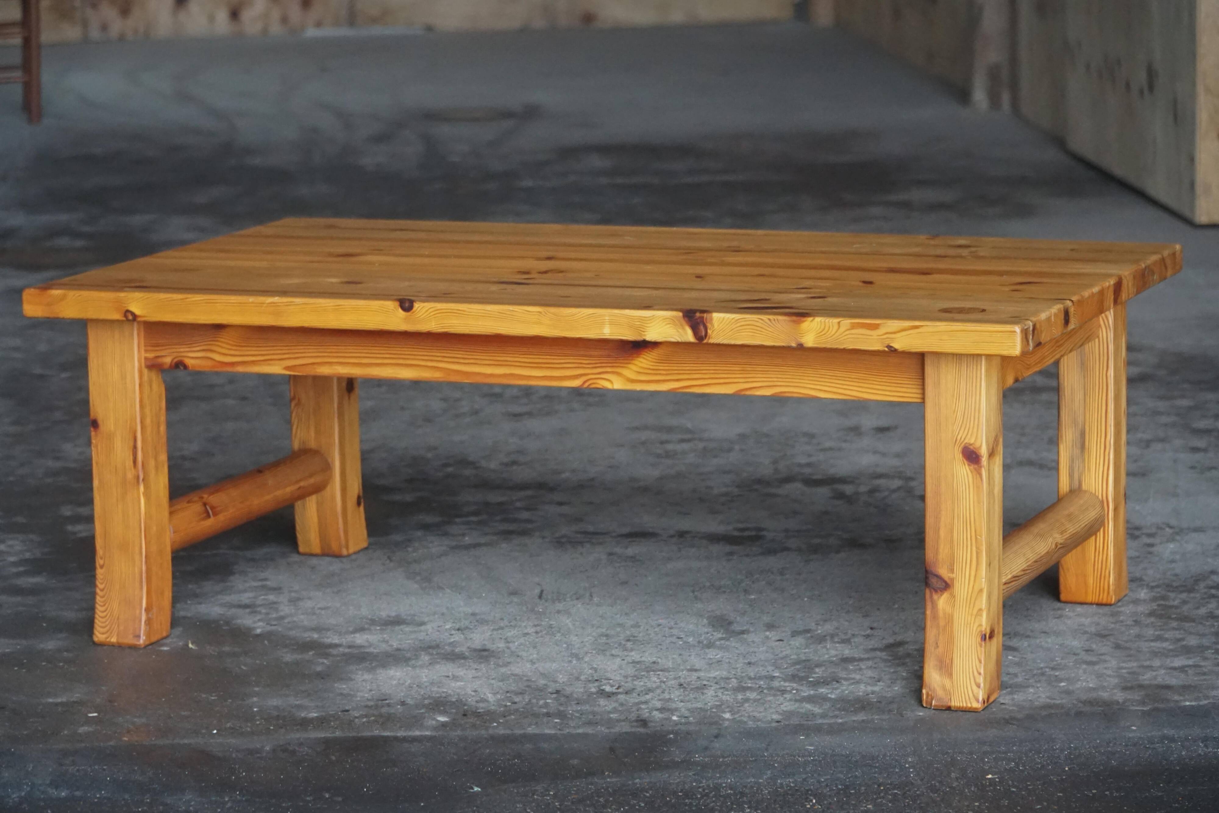 Uno & Östen Kristiansson, table basse rectangulaire en pin, milieu du XXe siècle, années 1970