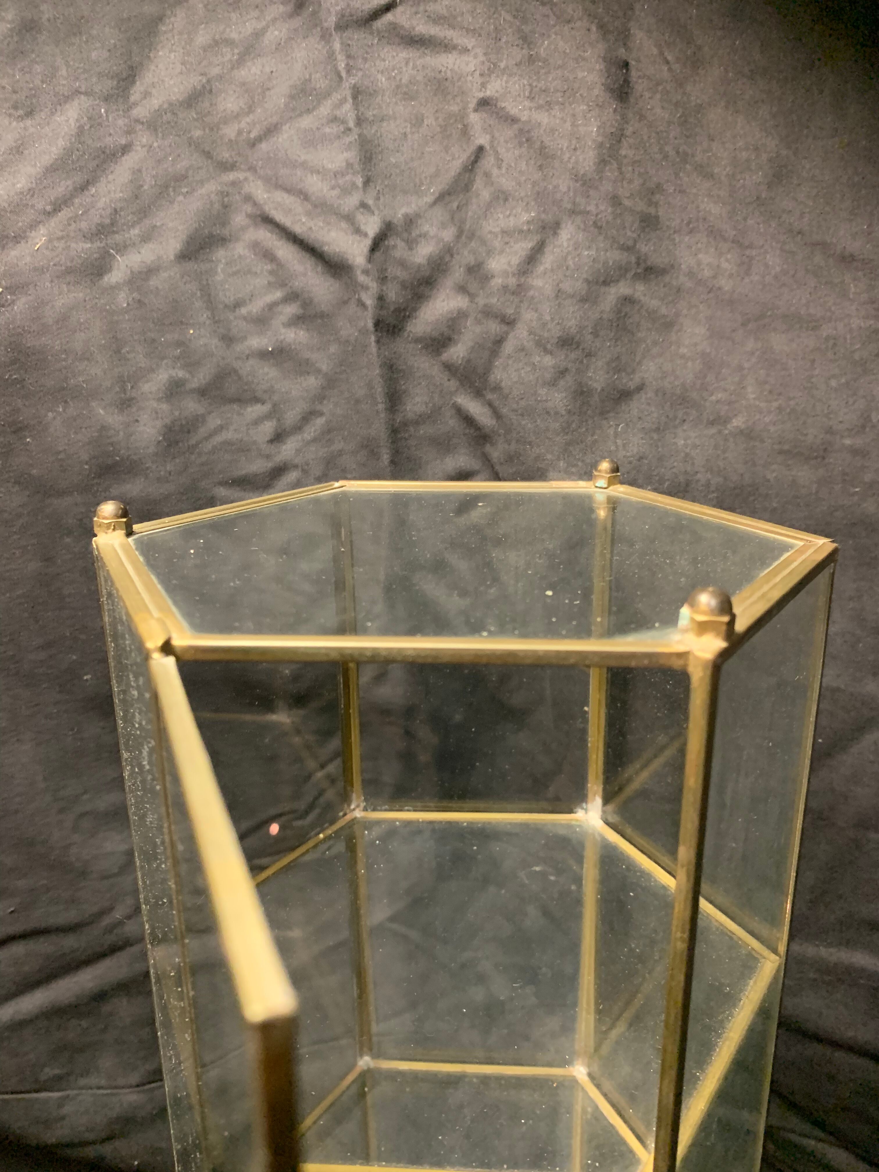 Hexagonal showcase for collectibles