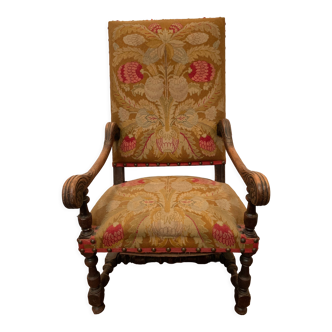 Fauteuil de style louis xiii en noyer massif xx siècle