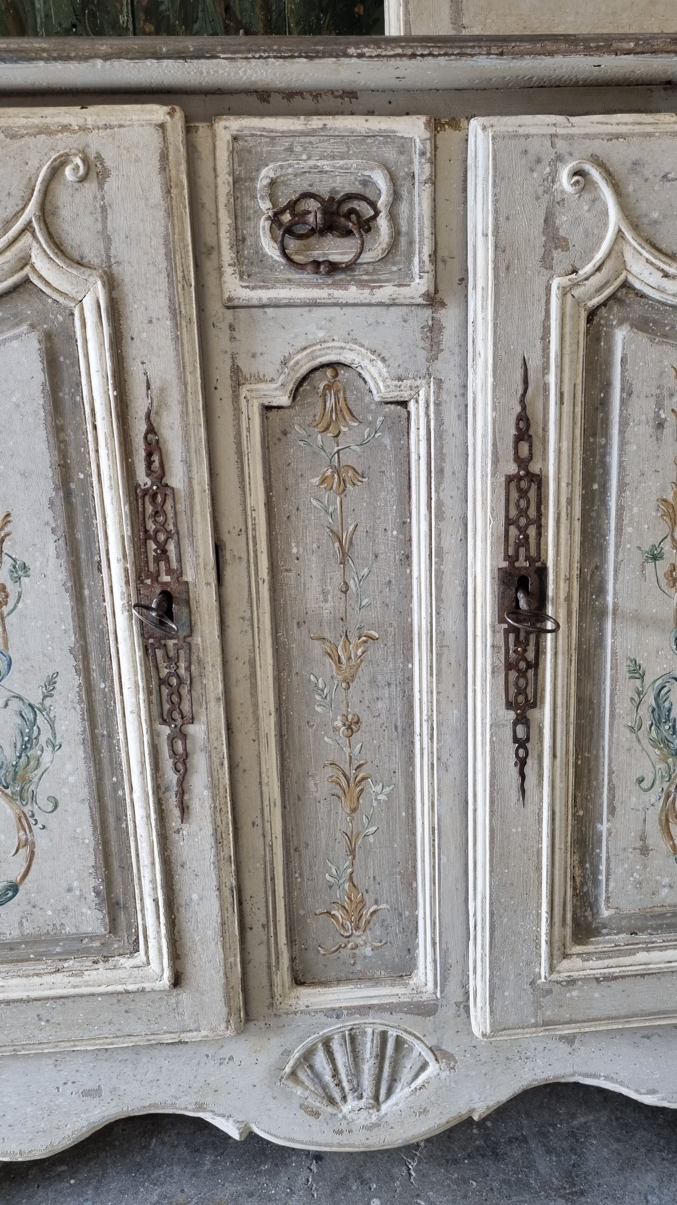 Buffet two bodies 18th