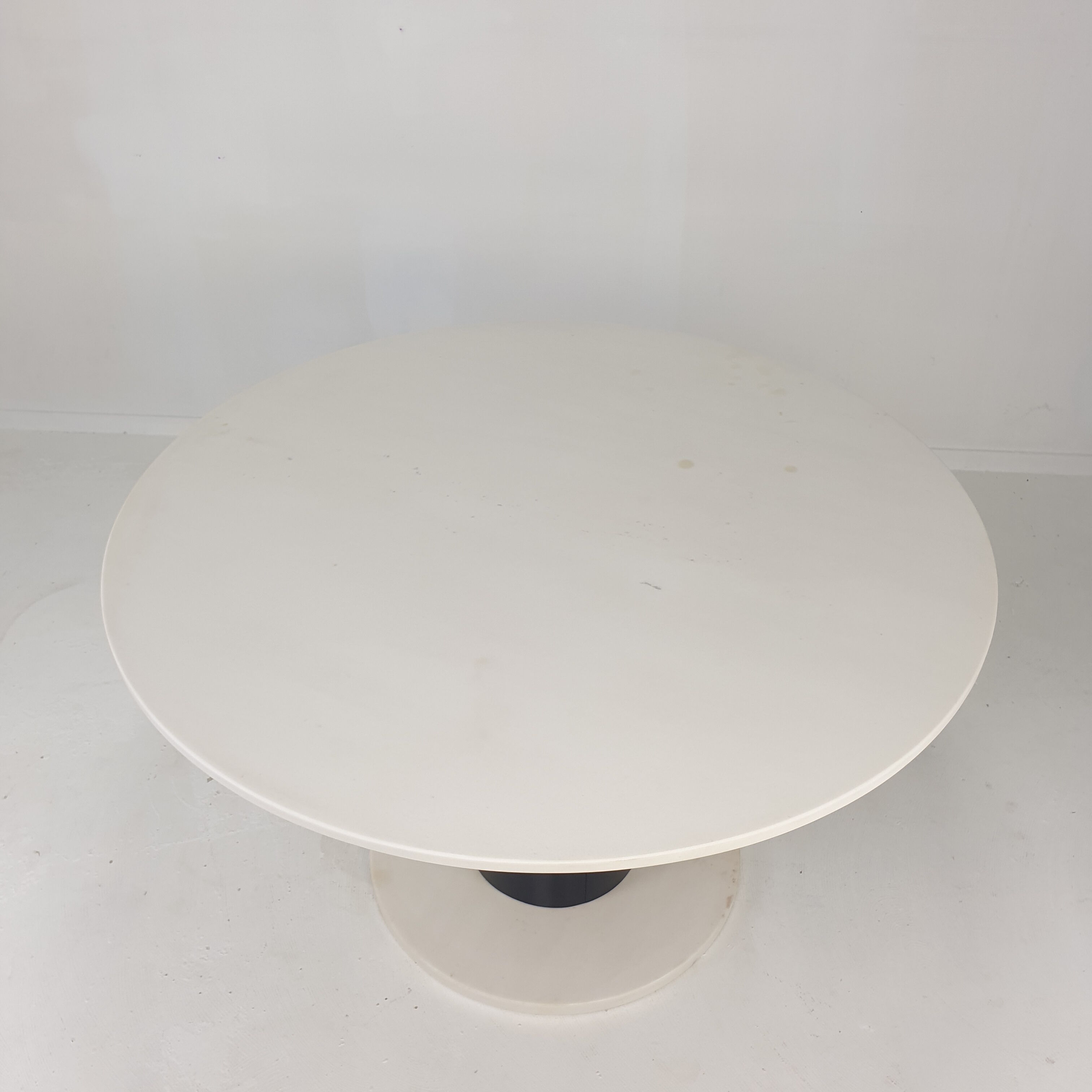 Round marble dining table, 1980's
