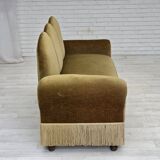 Canapé/lit de repos 2 places des années 1950, velours vert clair, pieds en frêne.