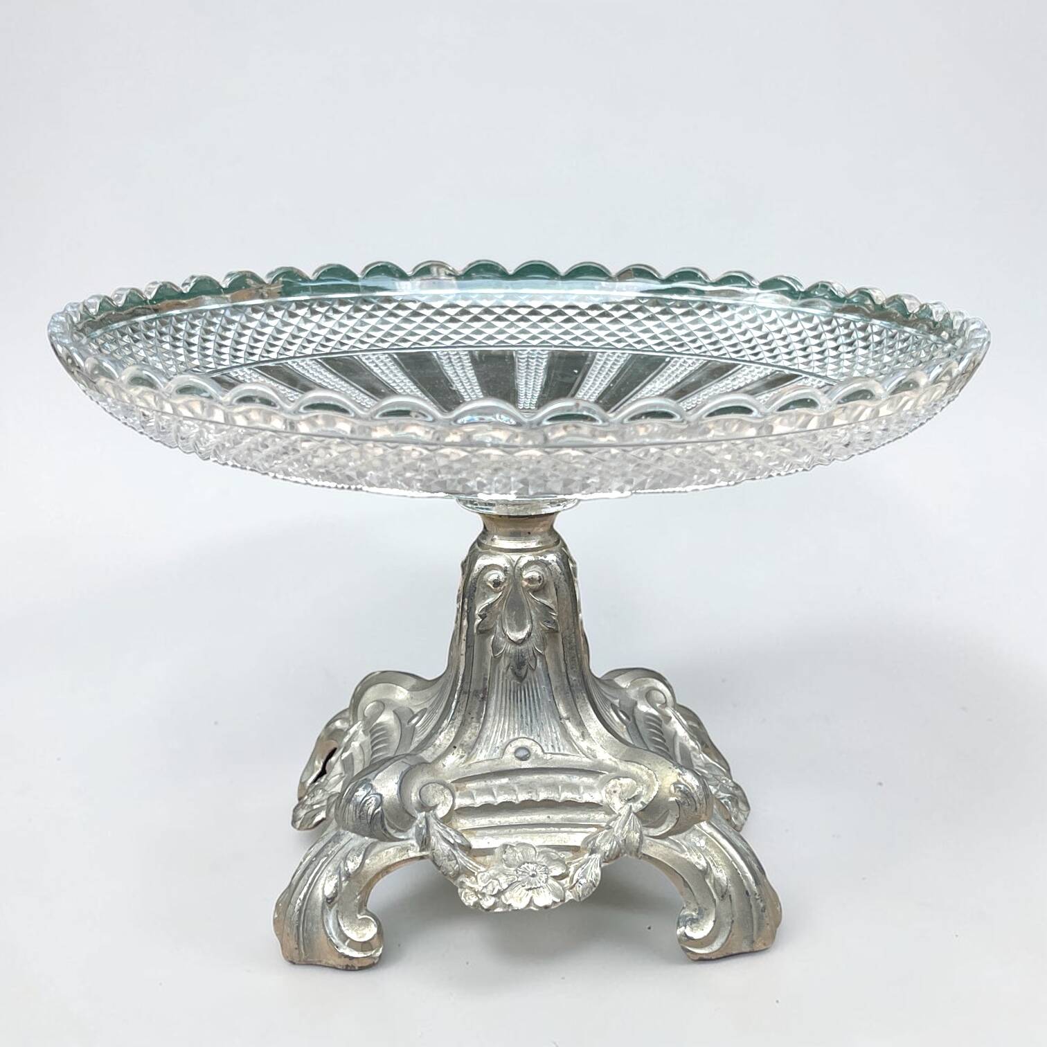 Art Nouveau fruit bowl in glass and metal Art Nouveau compote dish