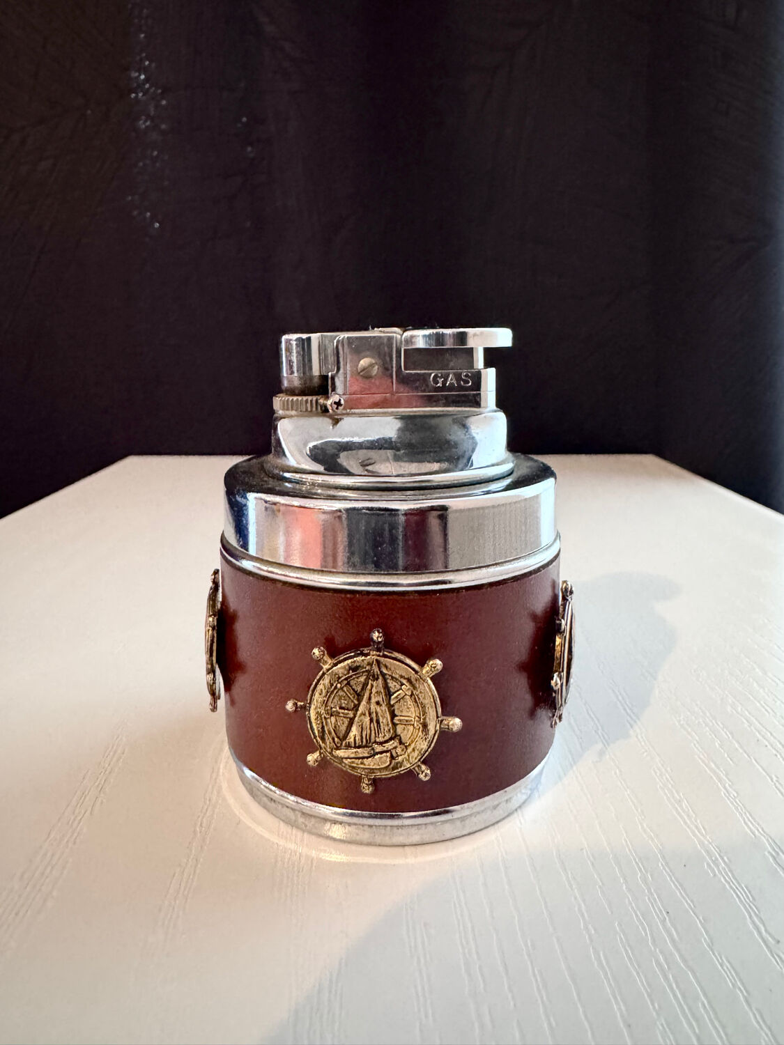 Vintage table set: lighter + marine-themed pots – retro style