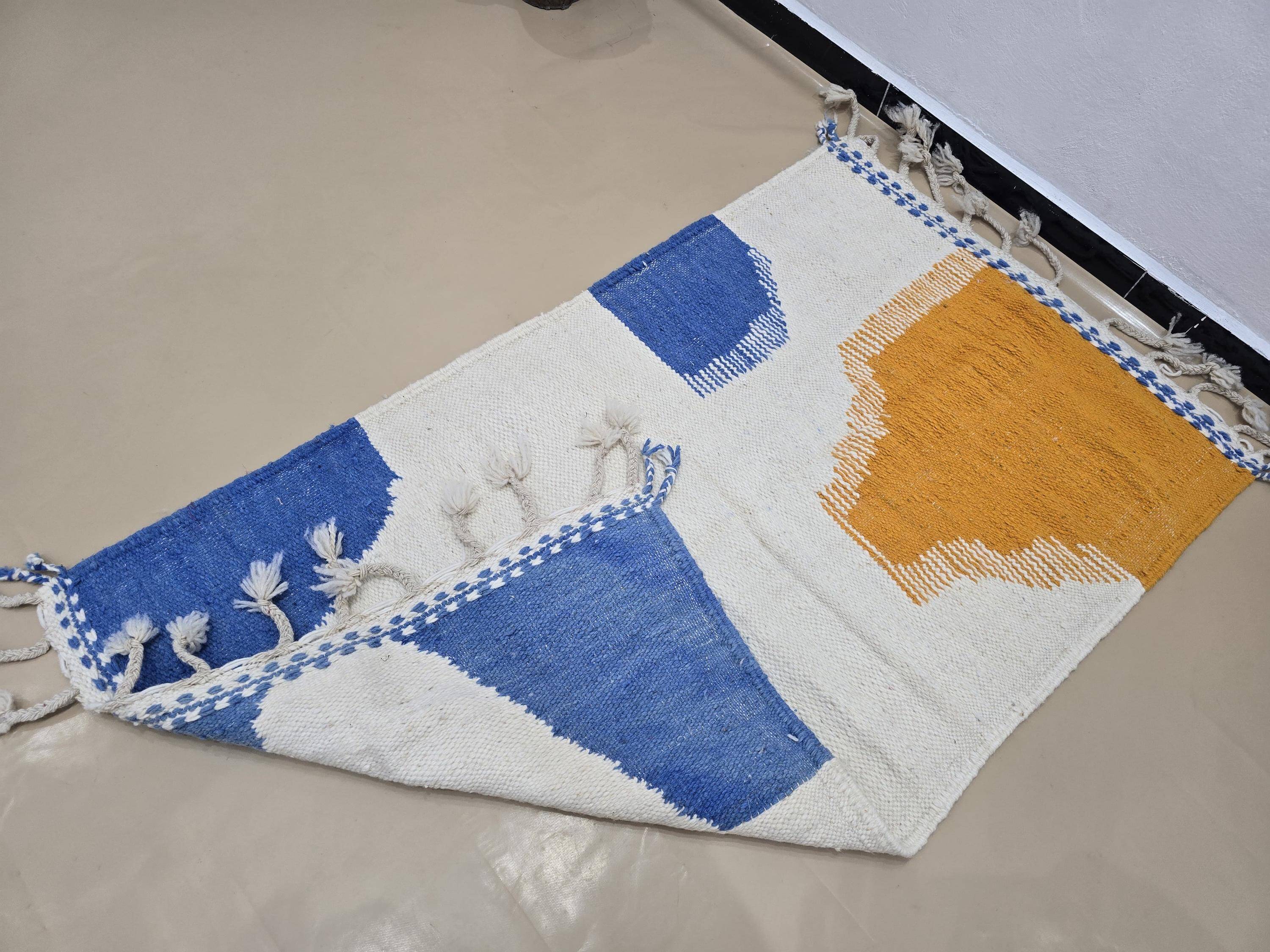 Moroccan rug 100% wool, handmade, 250x150 cm, superior quality.