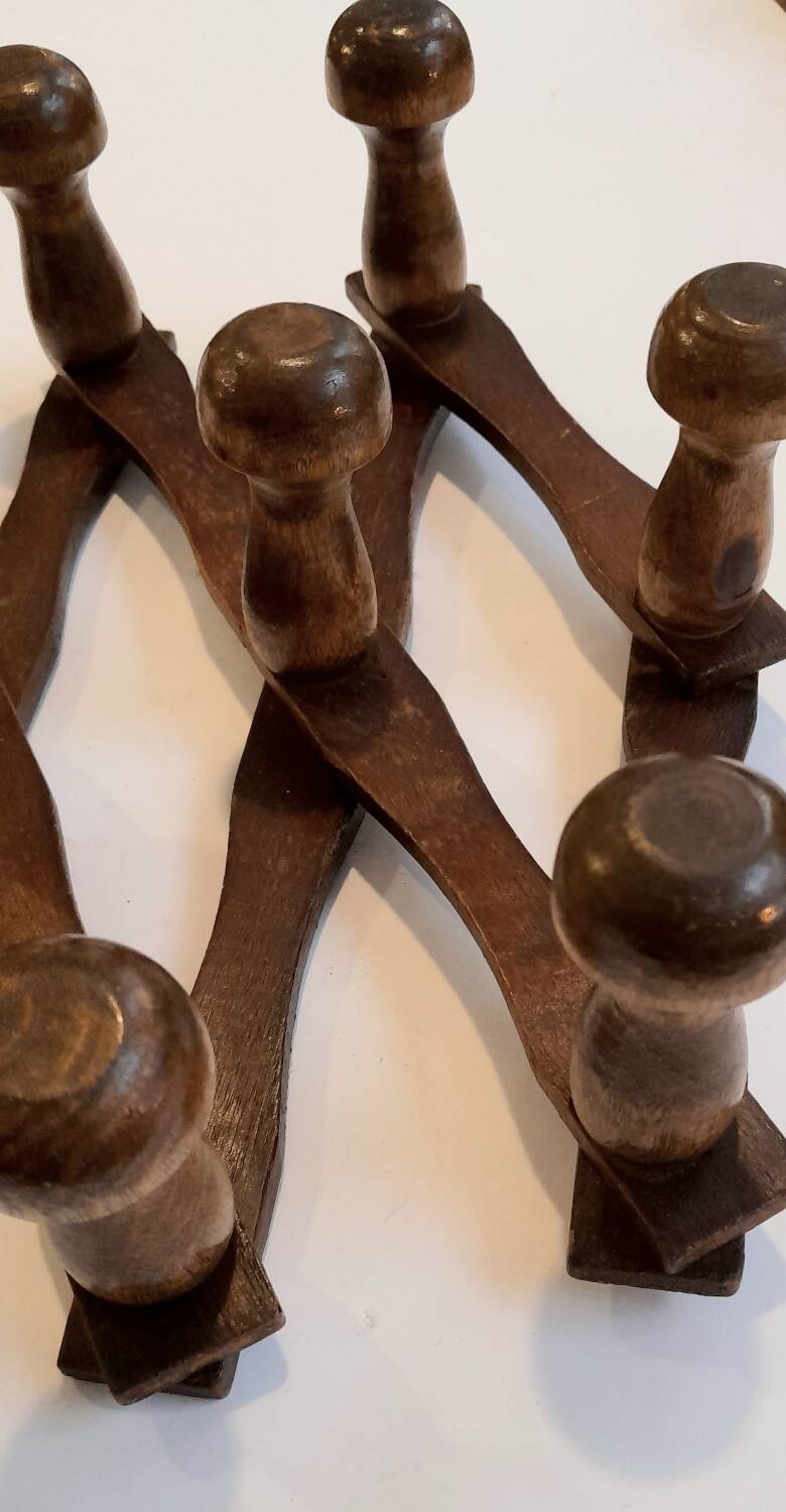 Expandable coat rack