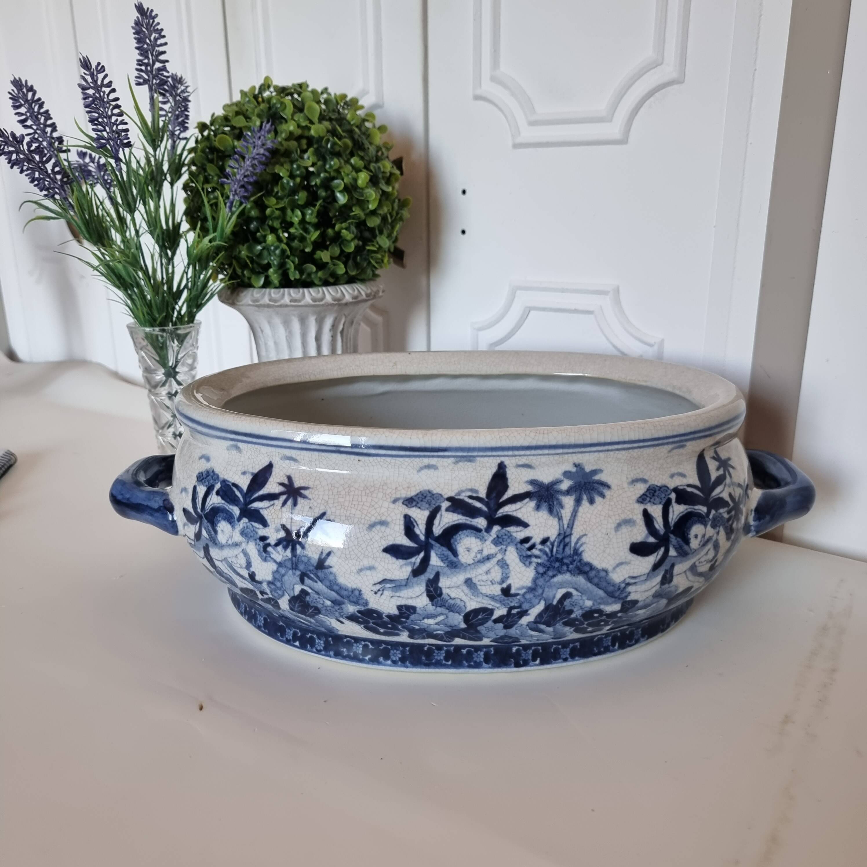 Beautiful Chinese glazed porcelain cachepot or pot, an authentic piece
