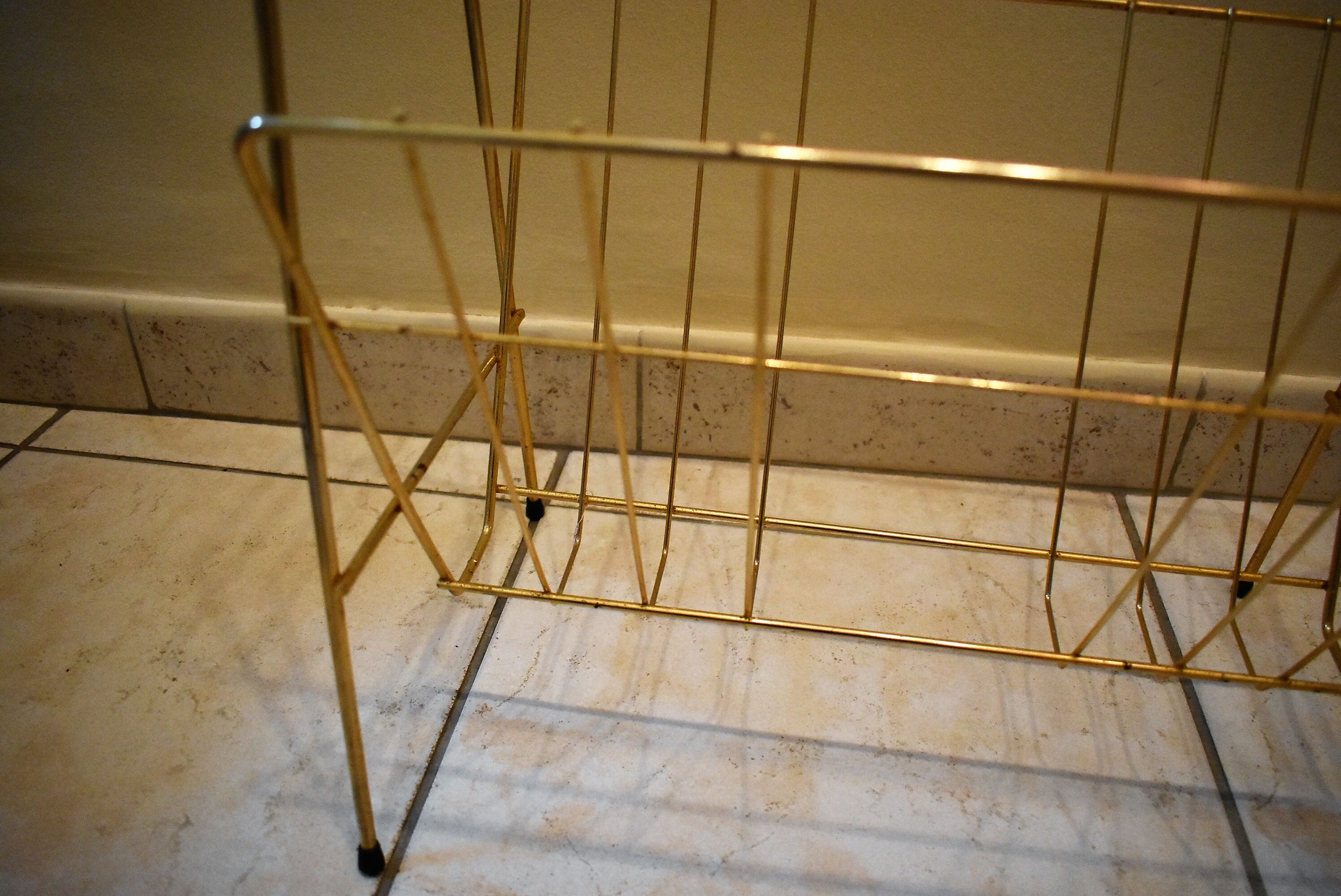 Magazine door with vintage Tablet