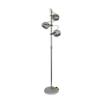3-ball white and chrome lamppost
