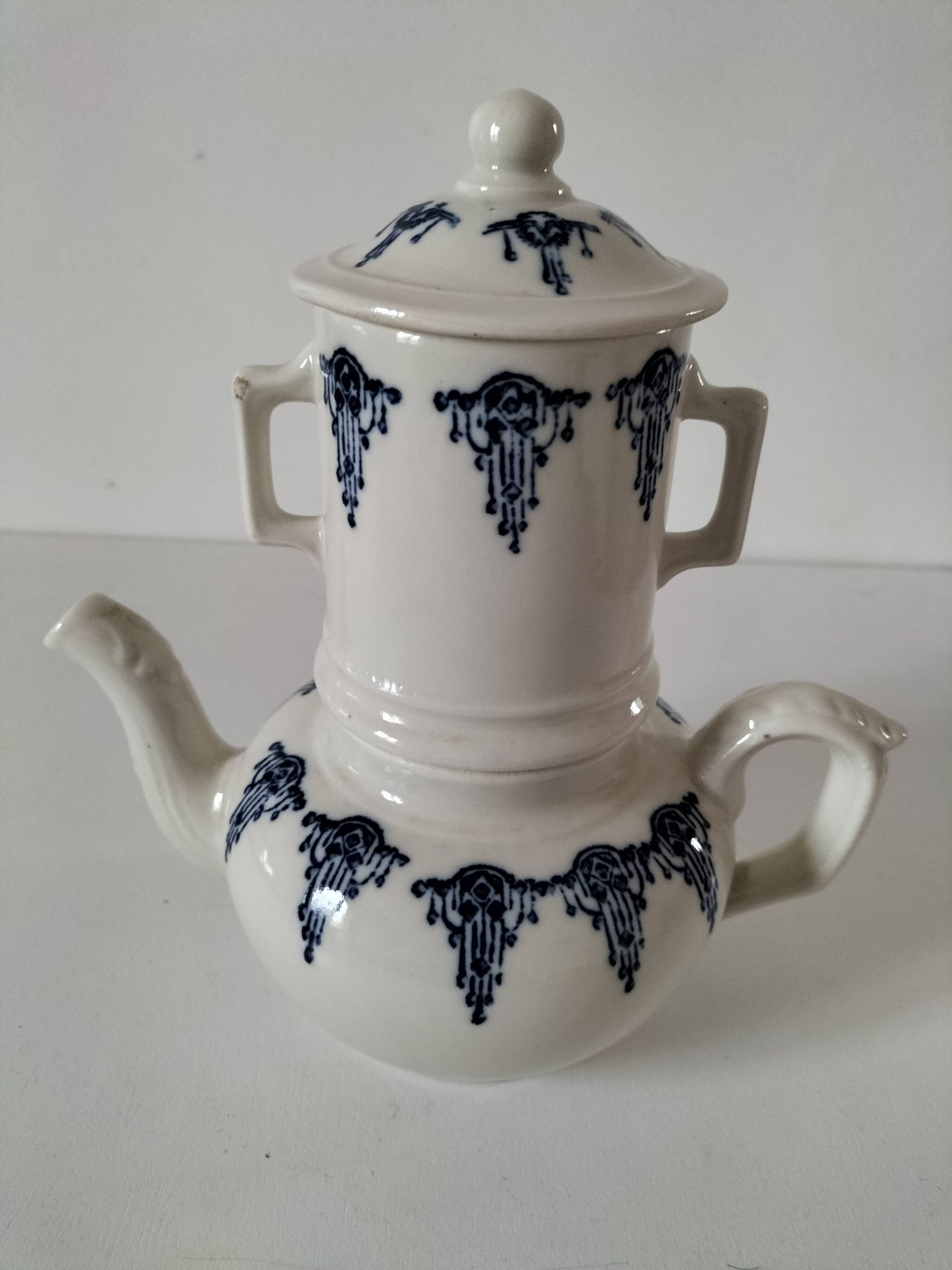 Saint Uze teapot or herbal tea maker