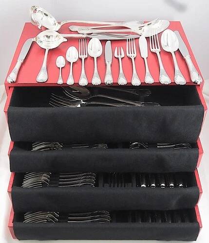 Christofle Marly cutlery set of 142 pieces, silver-plated, in excellent condition, new box.