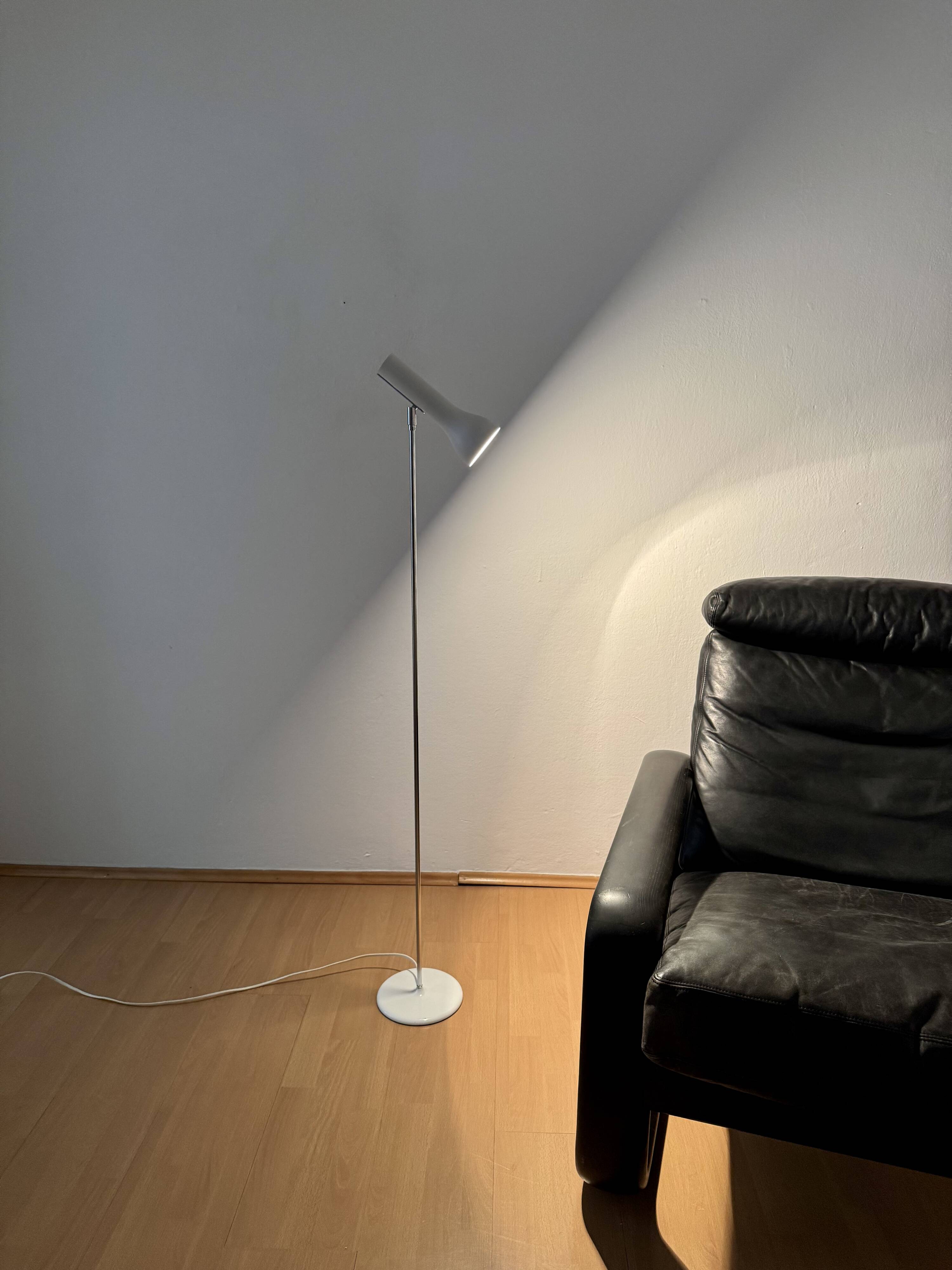 Lampadaire Spot de Swiss Lamps International