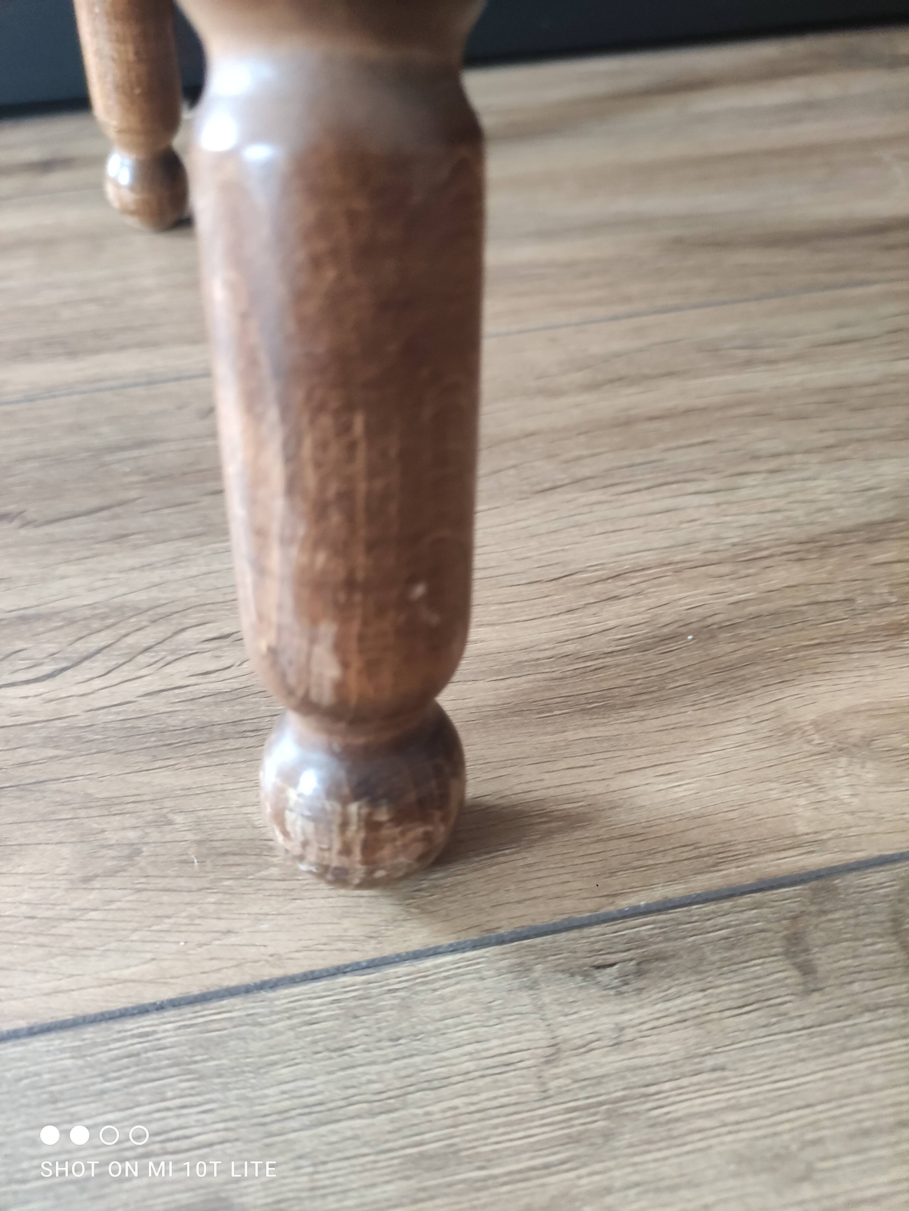 Tabouret tripode vintage en bois brun clair