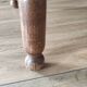 Tabouret tripode vintage en bois brun clair