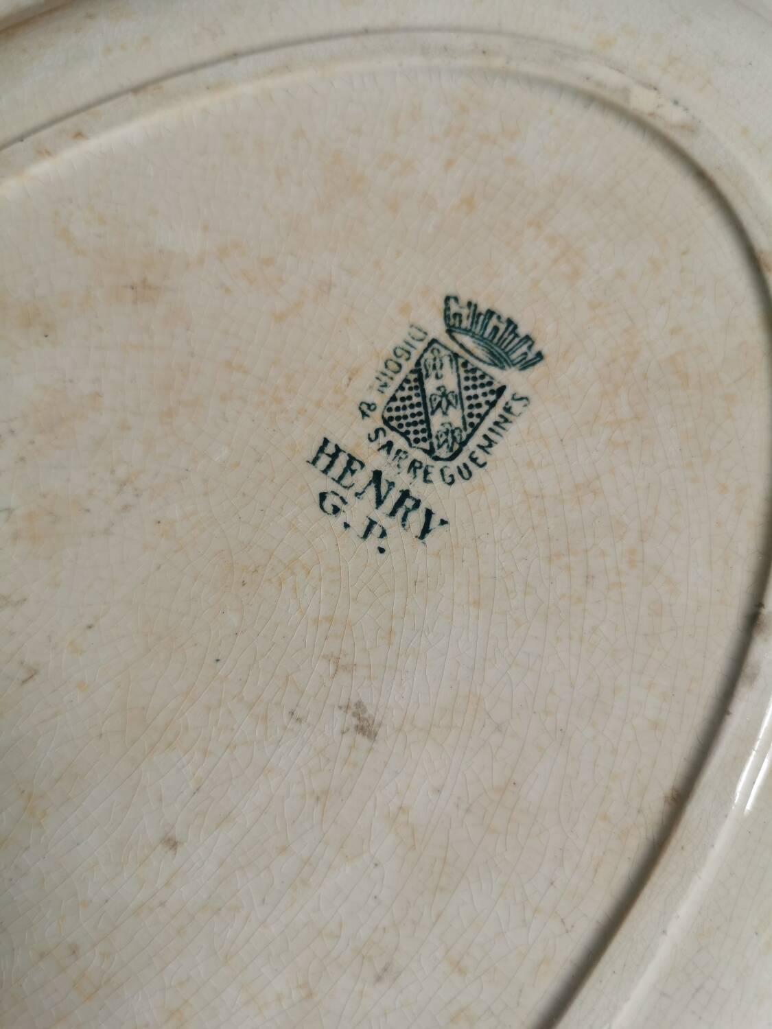 Oval dish Digoin, Henry