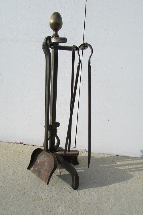 Wrought iron chimney servant, and bronze, ancient