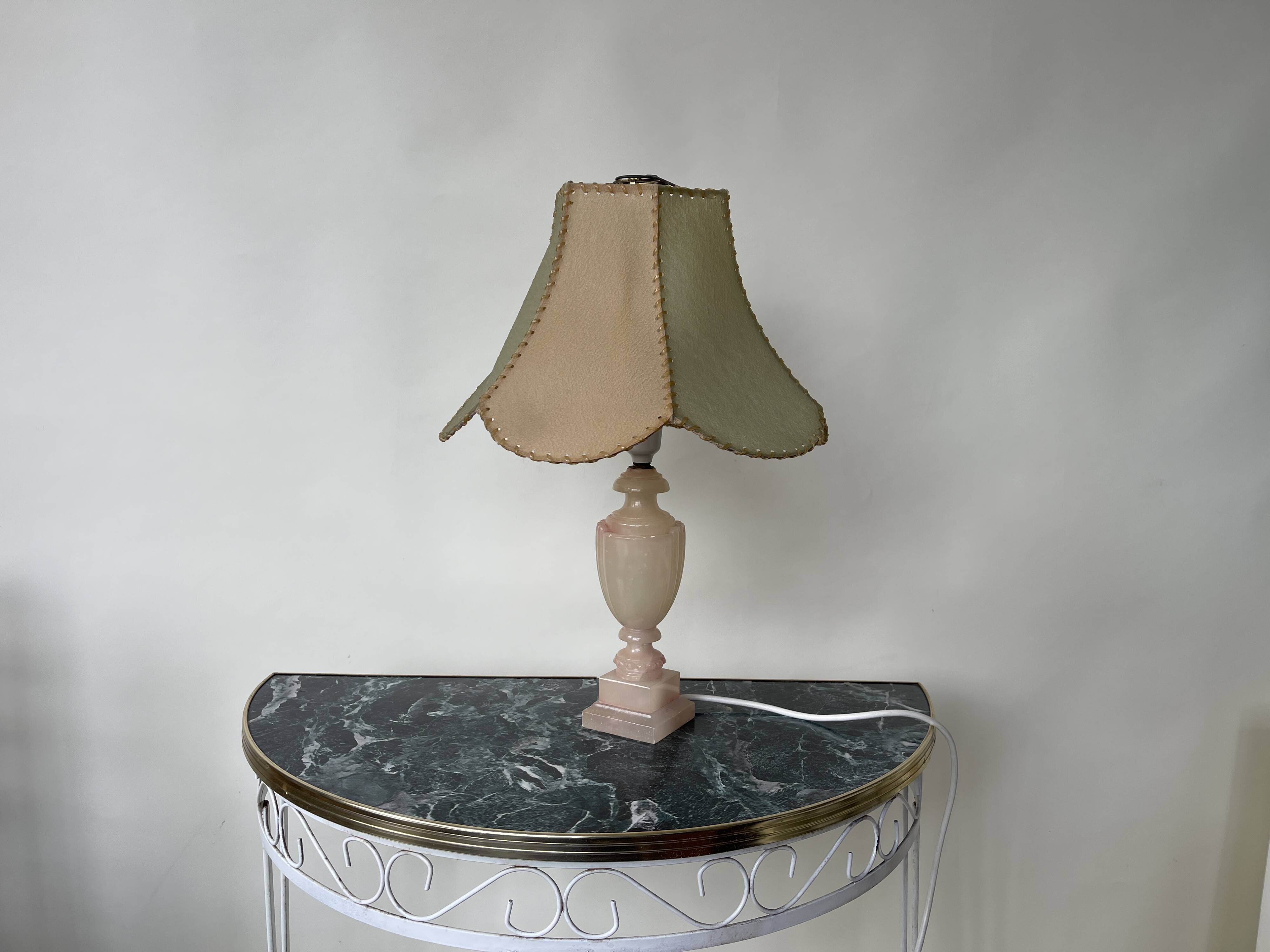 Lampe De Table Vintage – Piètement Albâtre Et Abat-jour Classique, Dans Son Jus