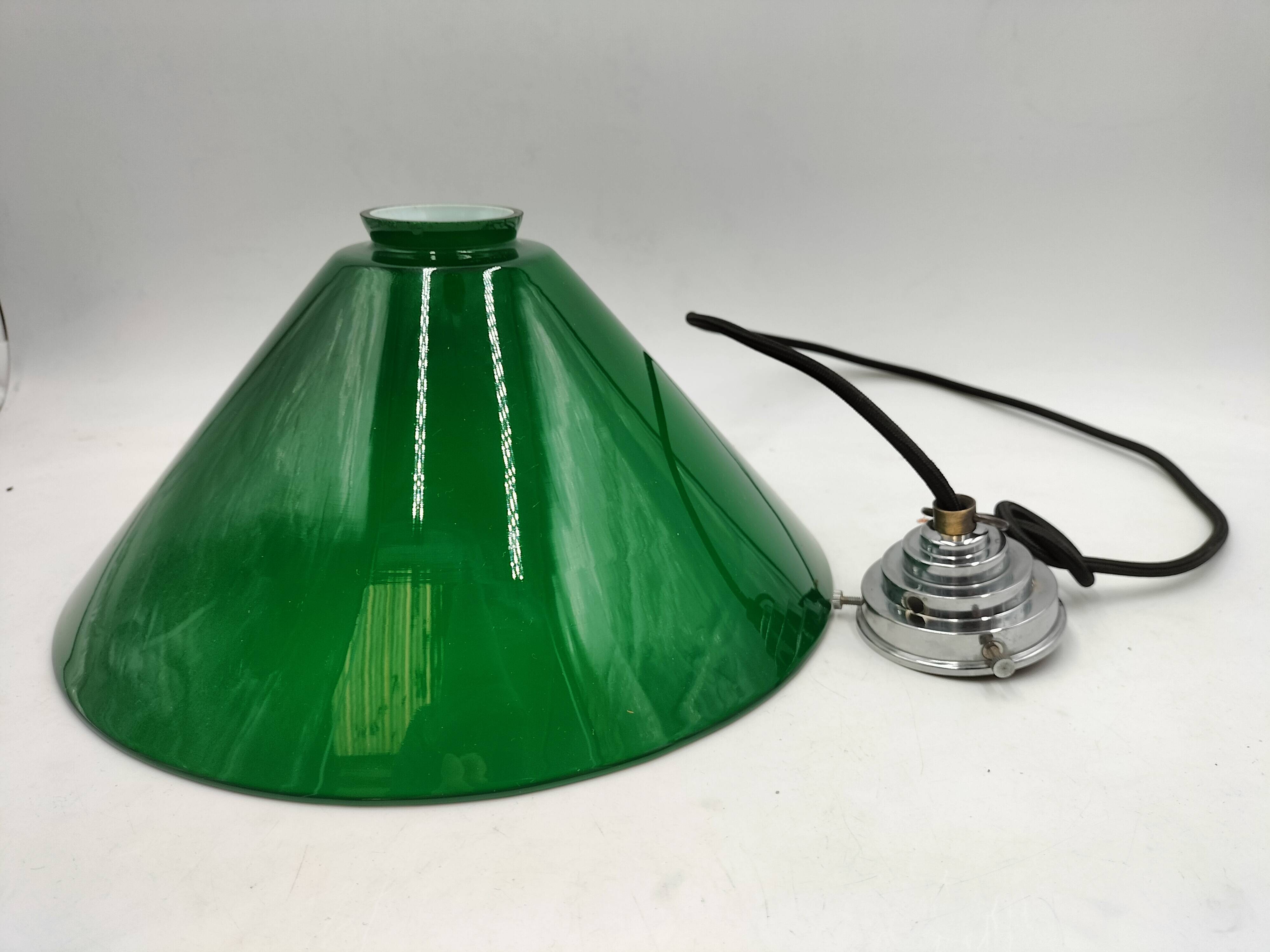 Green opaline cone suspension