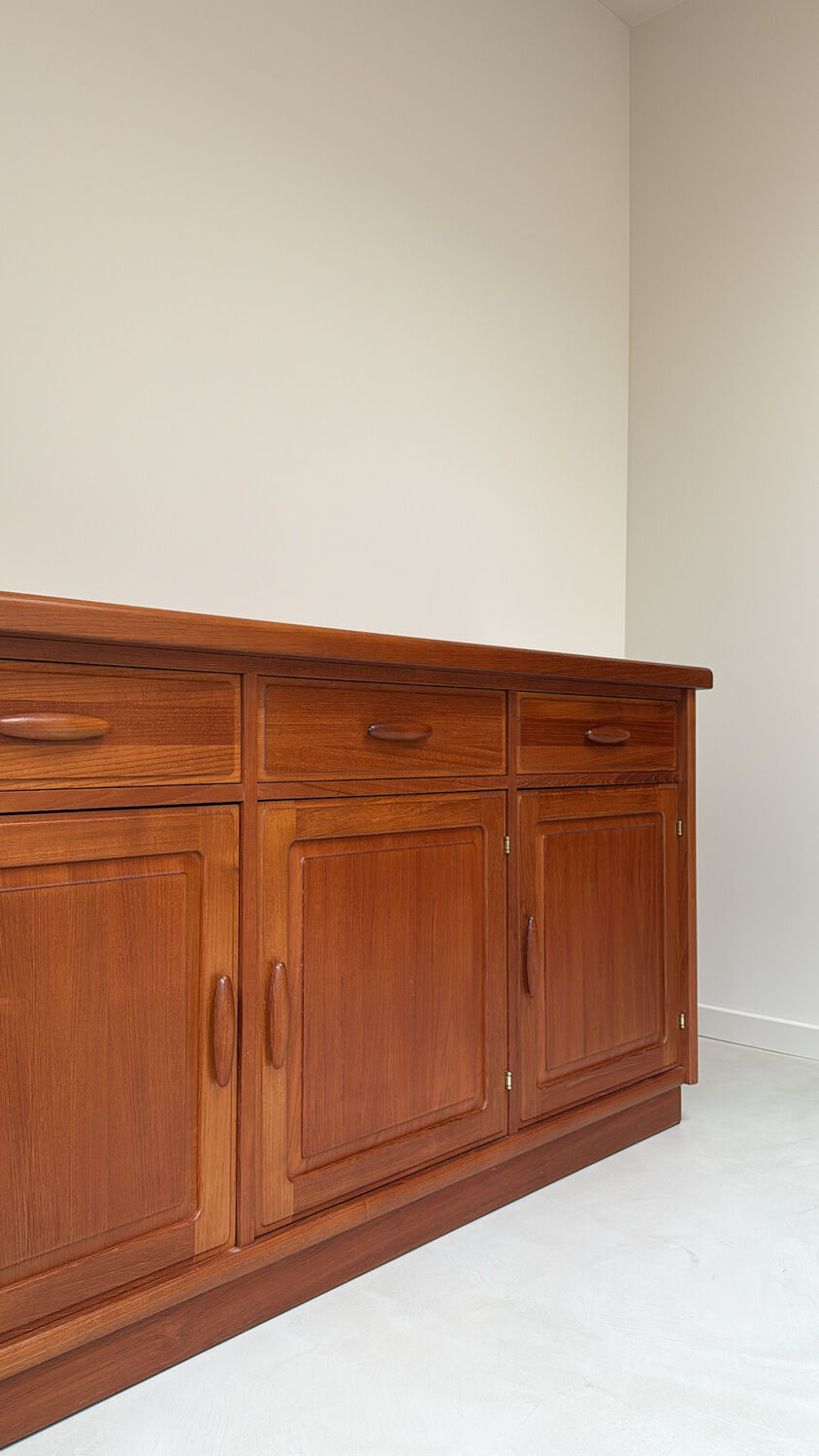 Vintage teak wooden Dyrlund sideboard