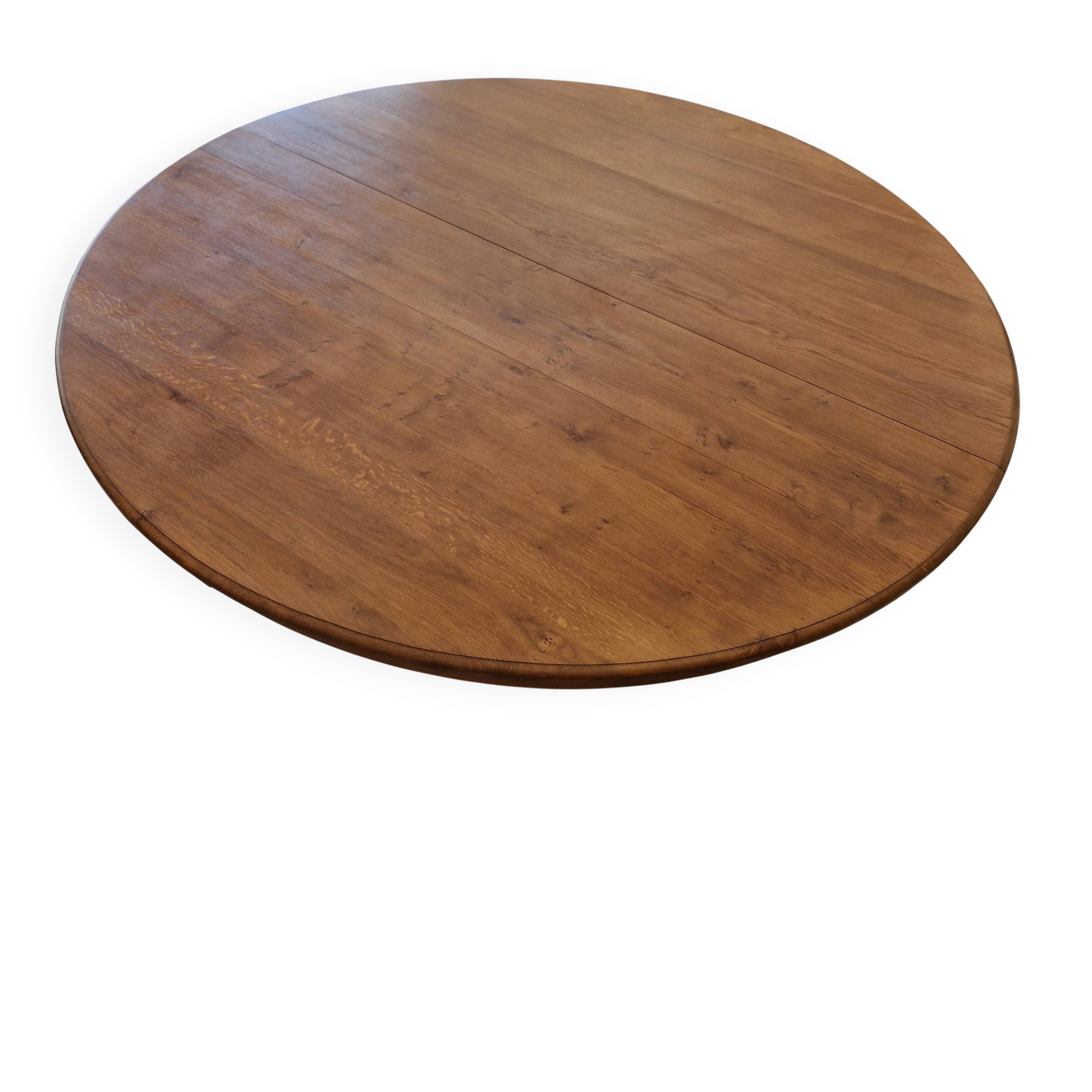 Une table ronde d’ébéniste aux dimensions et à la robustesse hors du commun