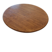 Une table ronde d’ébéniste aux dimensions et à la robustesse hors du commun
