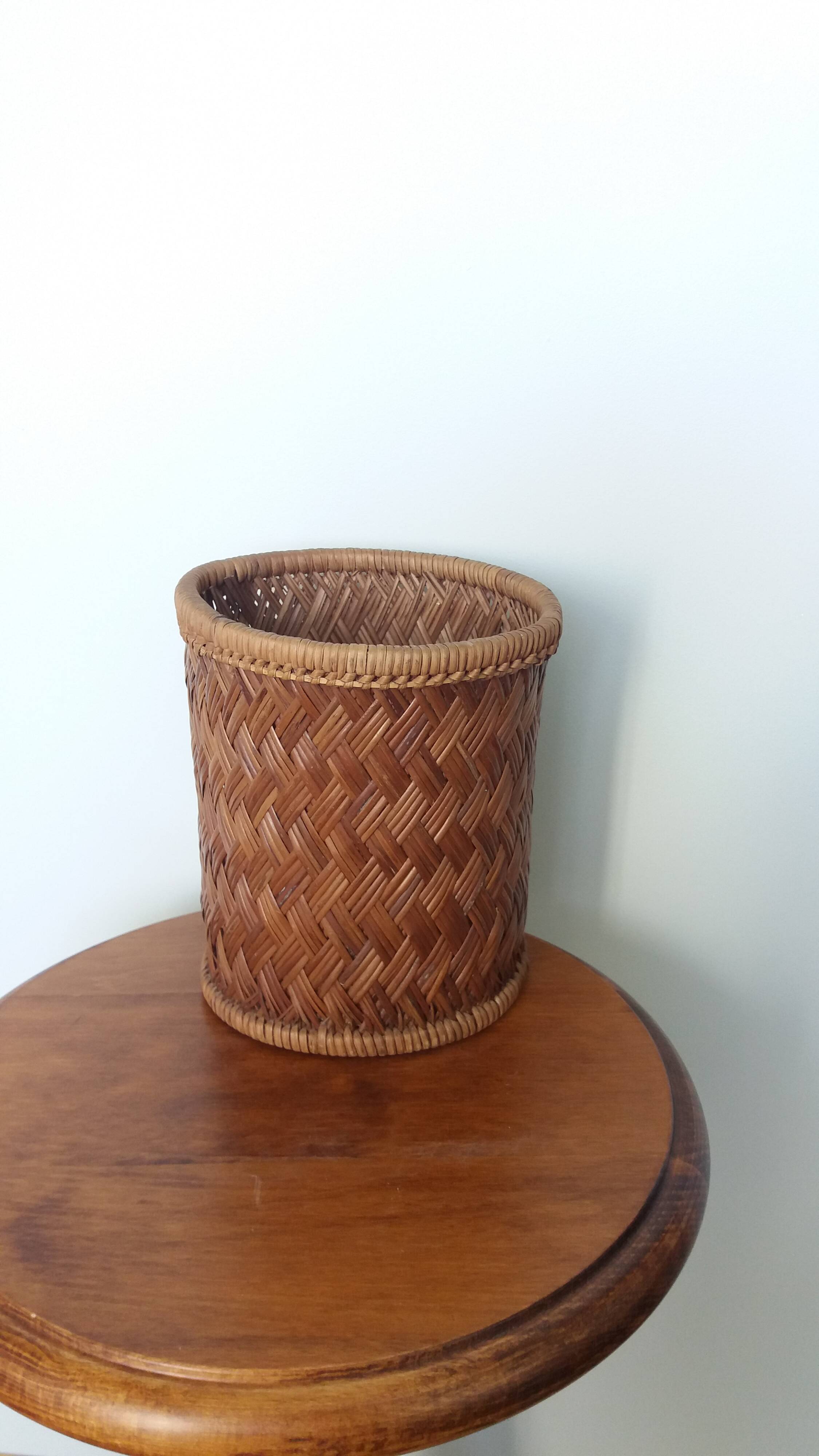 Panier cylindrique haut en osier, cache-pot ou corbeille à papier