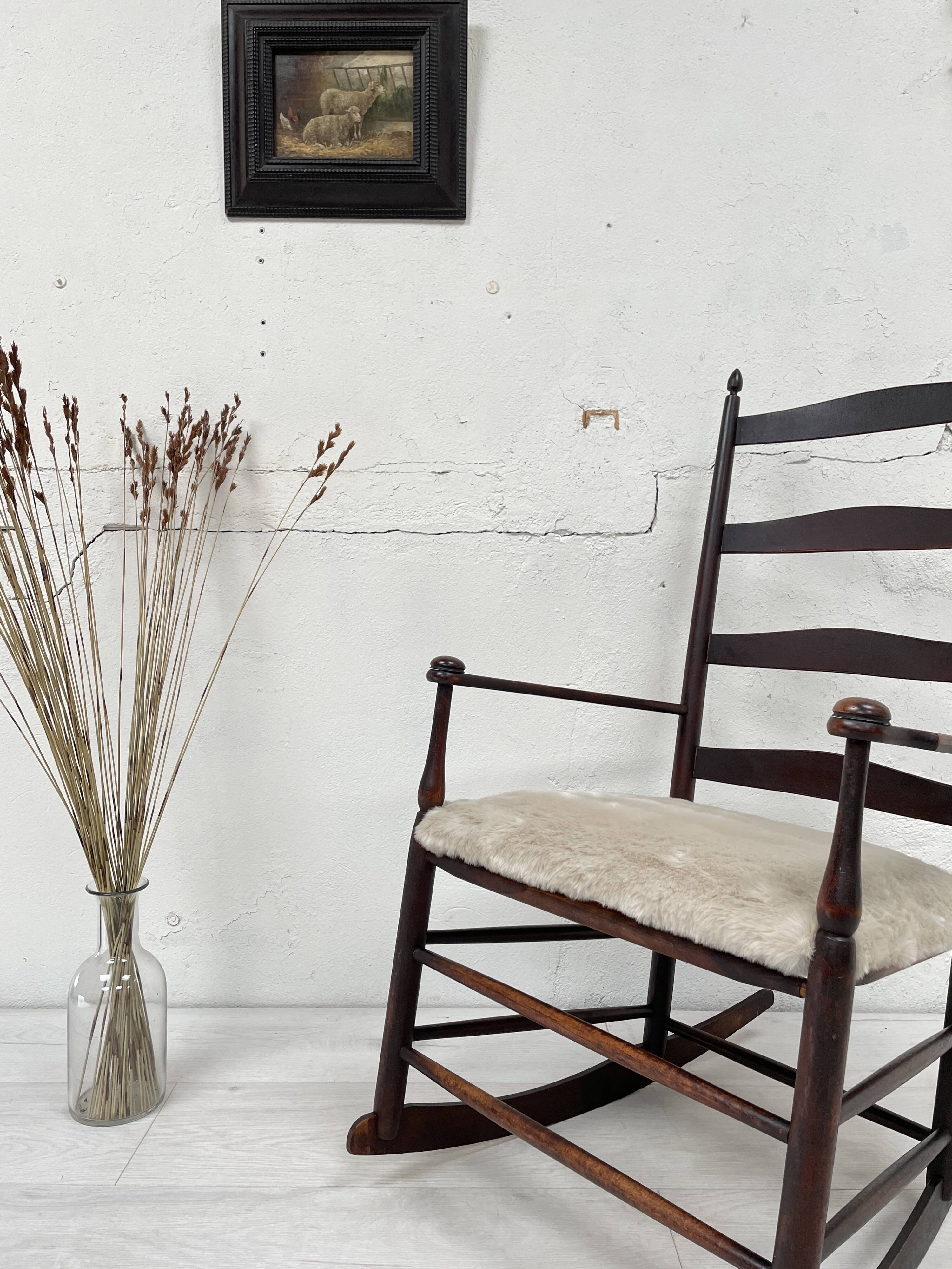 Rocking chair shaker