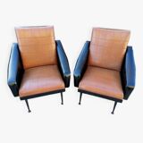 Paire de fauteuils en simili cuir