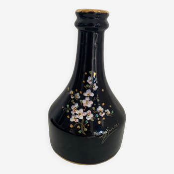 Vase noir avec fleurs